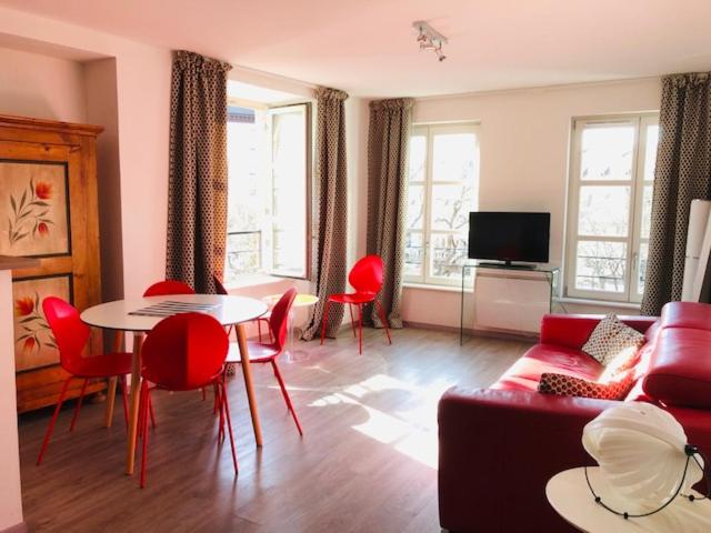Apartment with Cathedral and River View photo 3