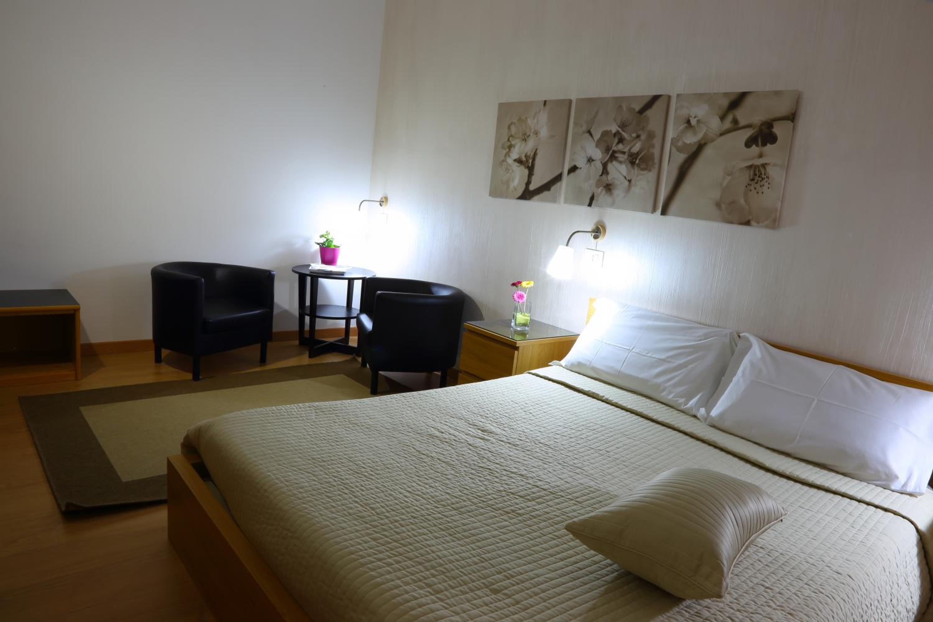 Double or Twin Room - Photo 3