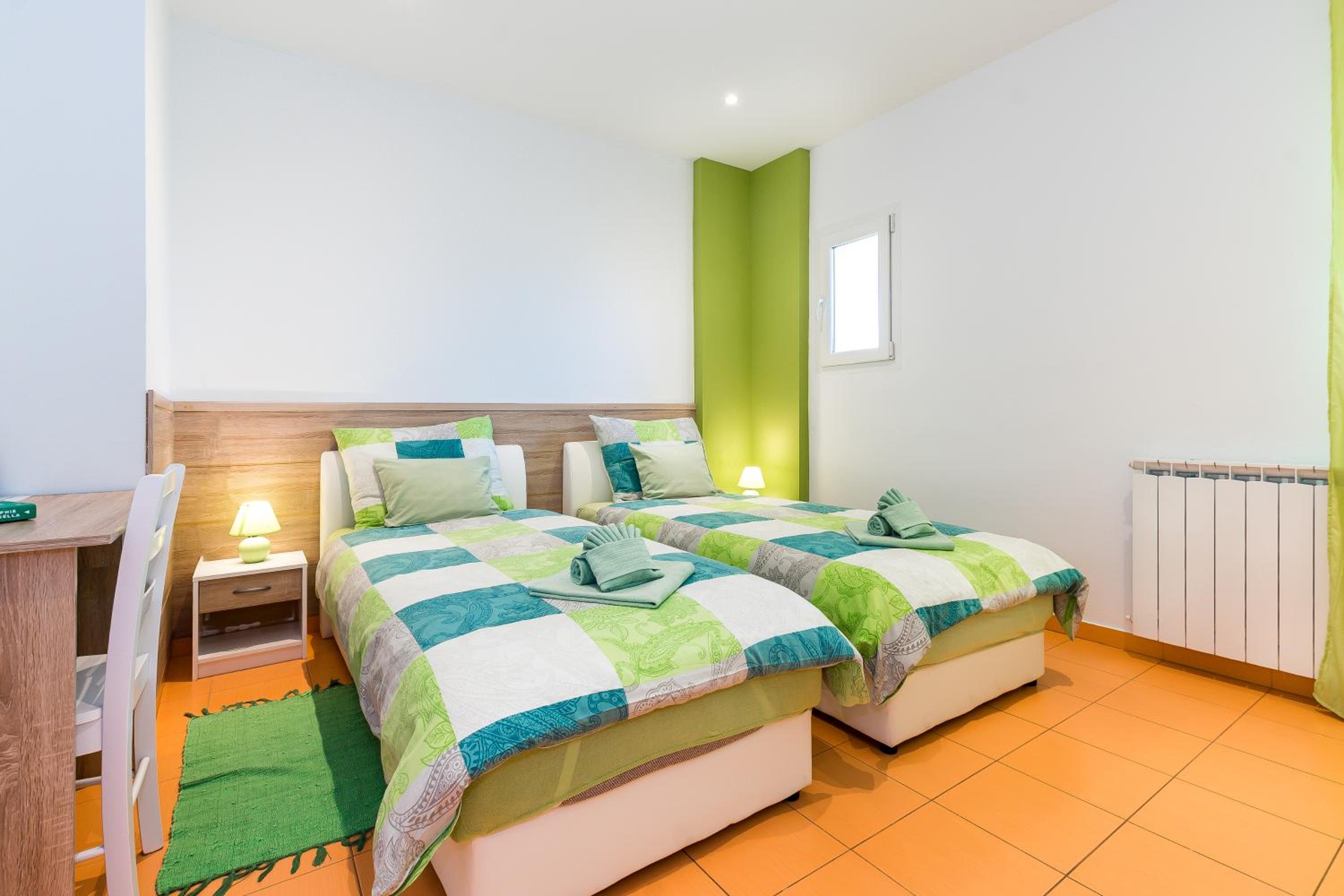 Twin Room with Private Bathroom photo 2