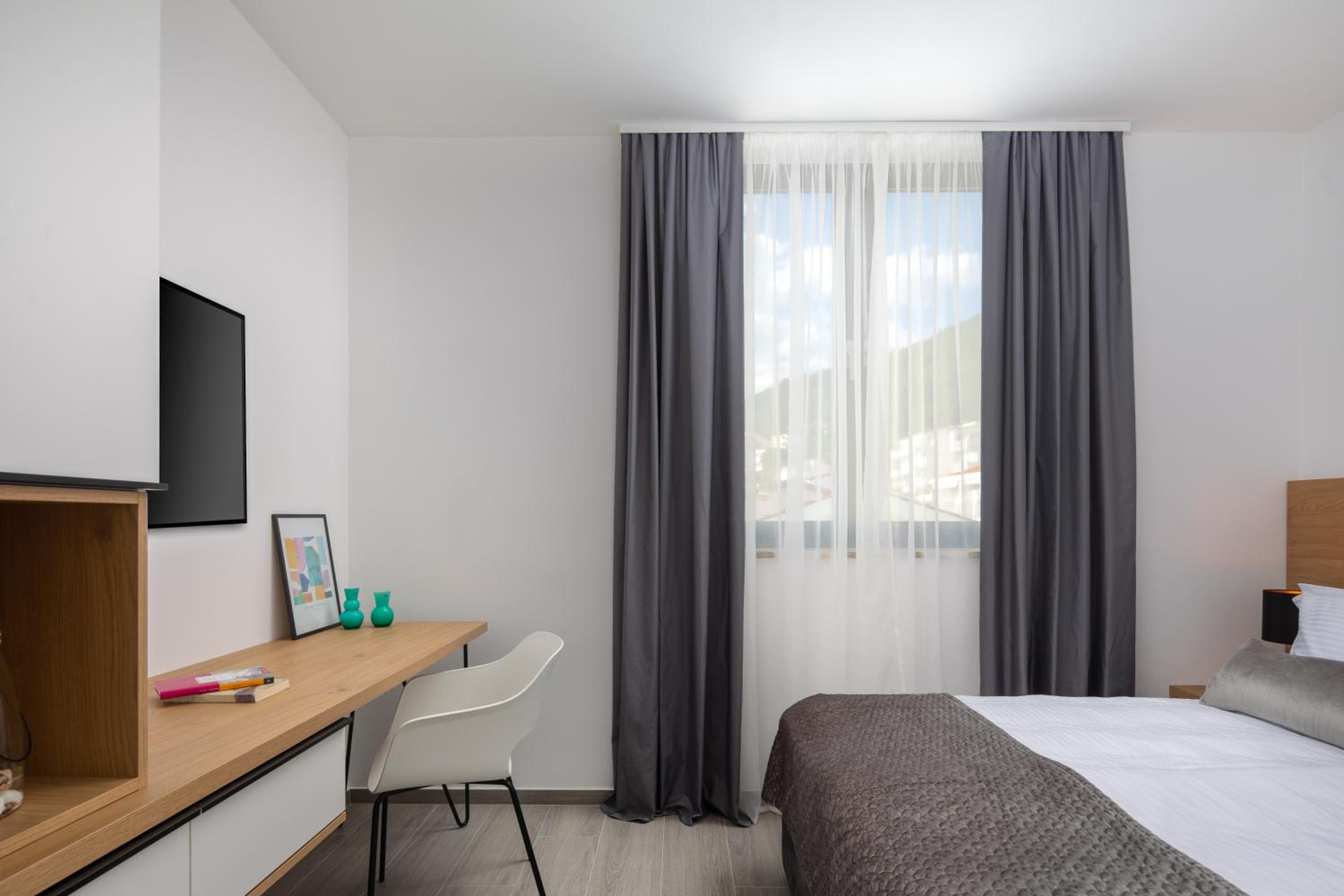 One-Bedroom Apartment with Sea View
