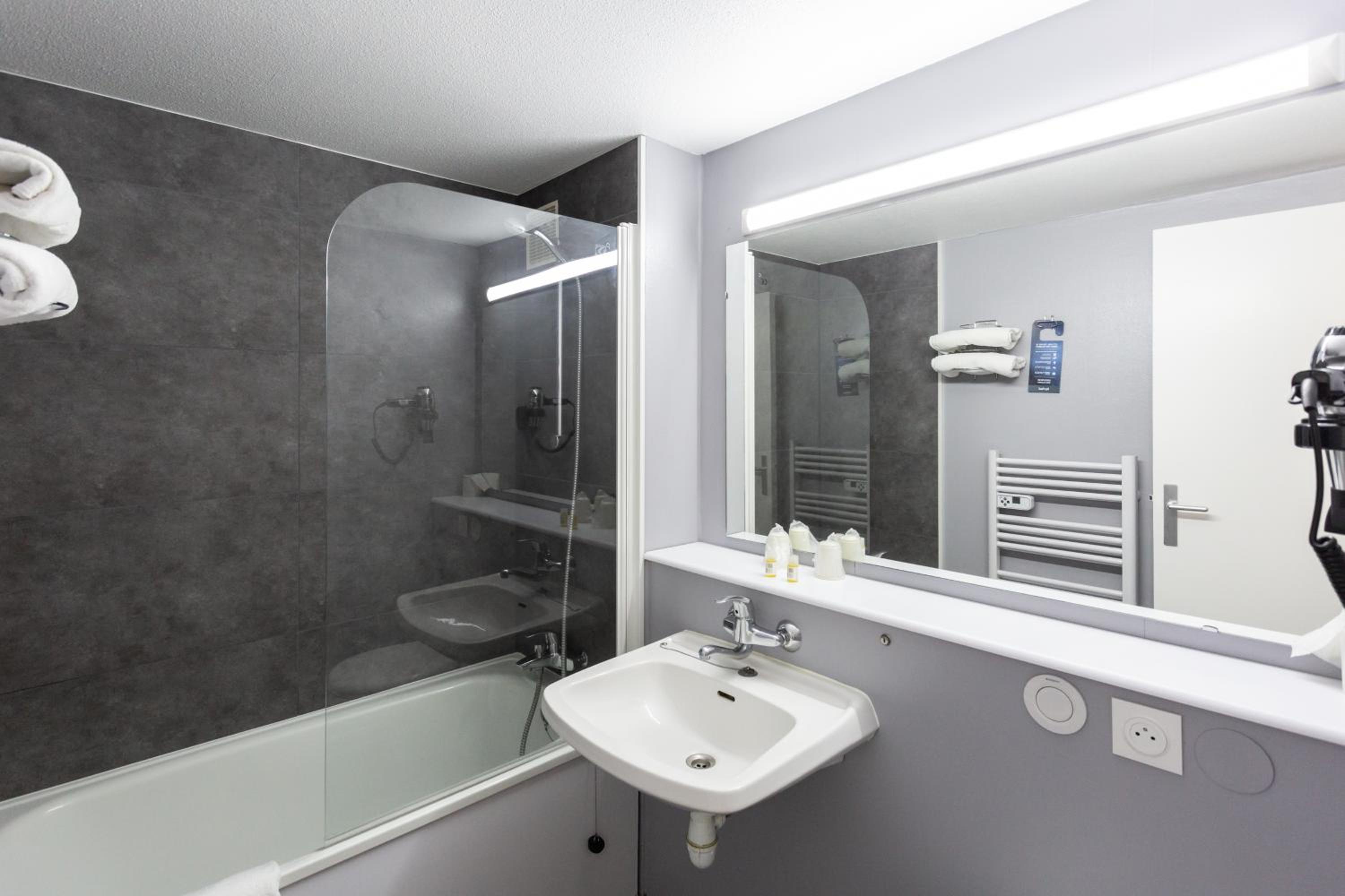 Double Room with One Double Bed - Photo 2