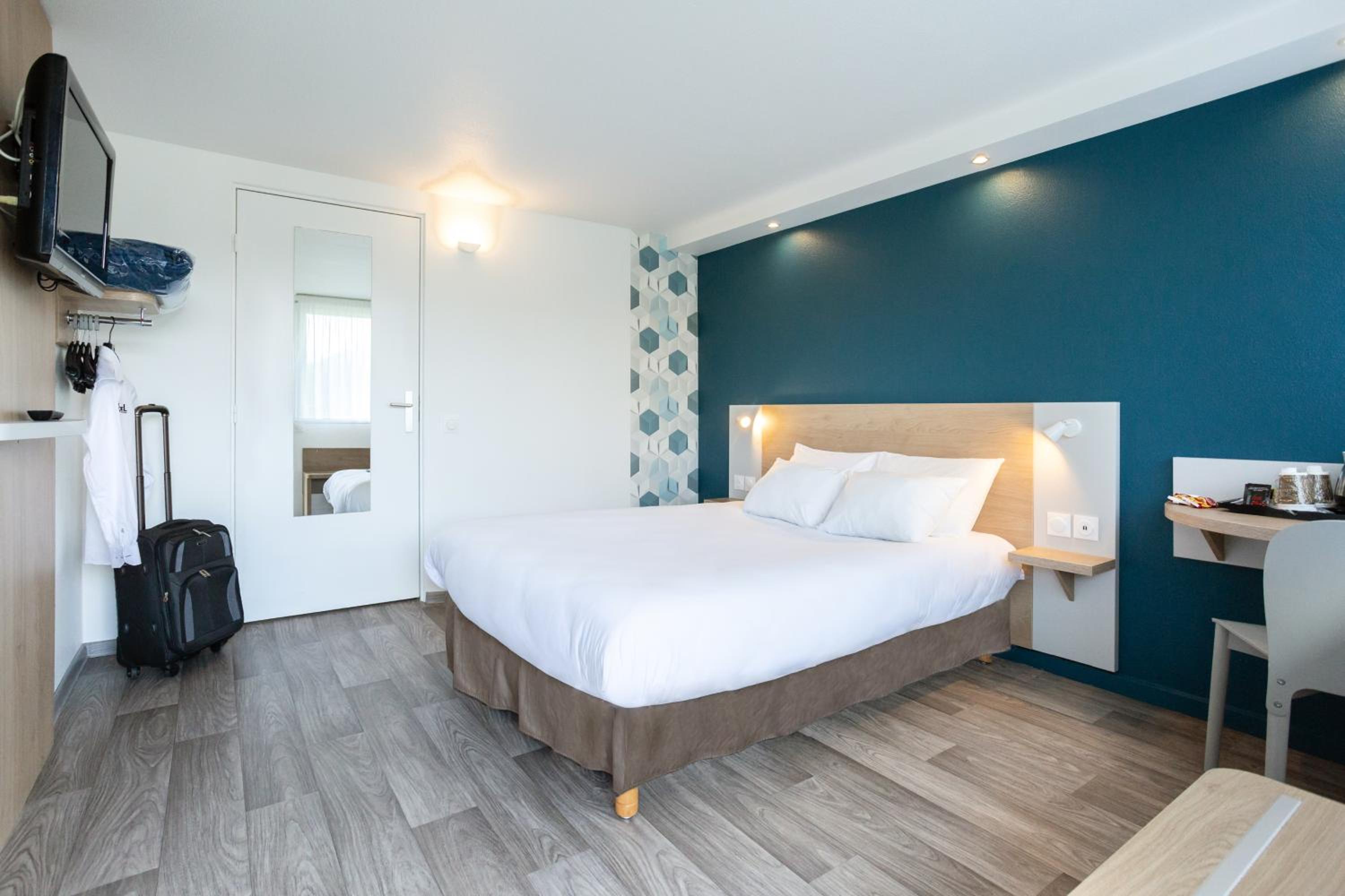 Double Room with One Double Bed - Photo 15