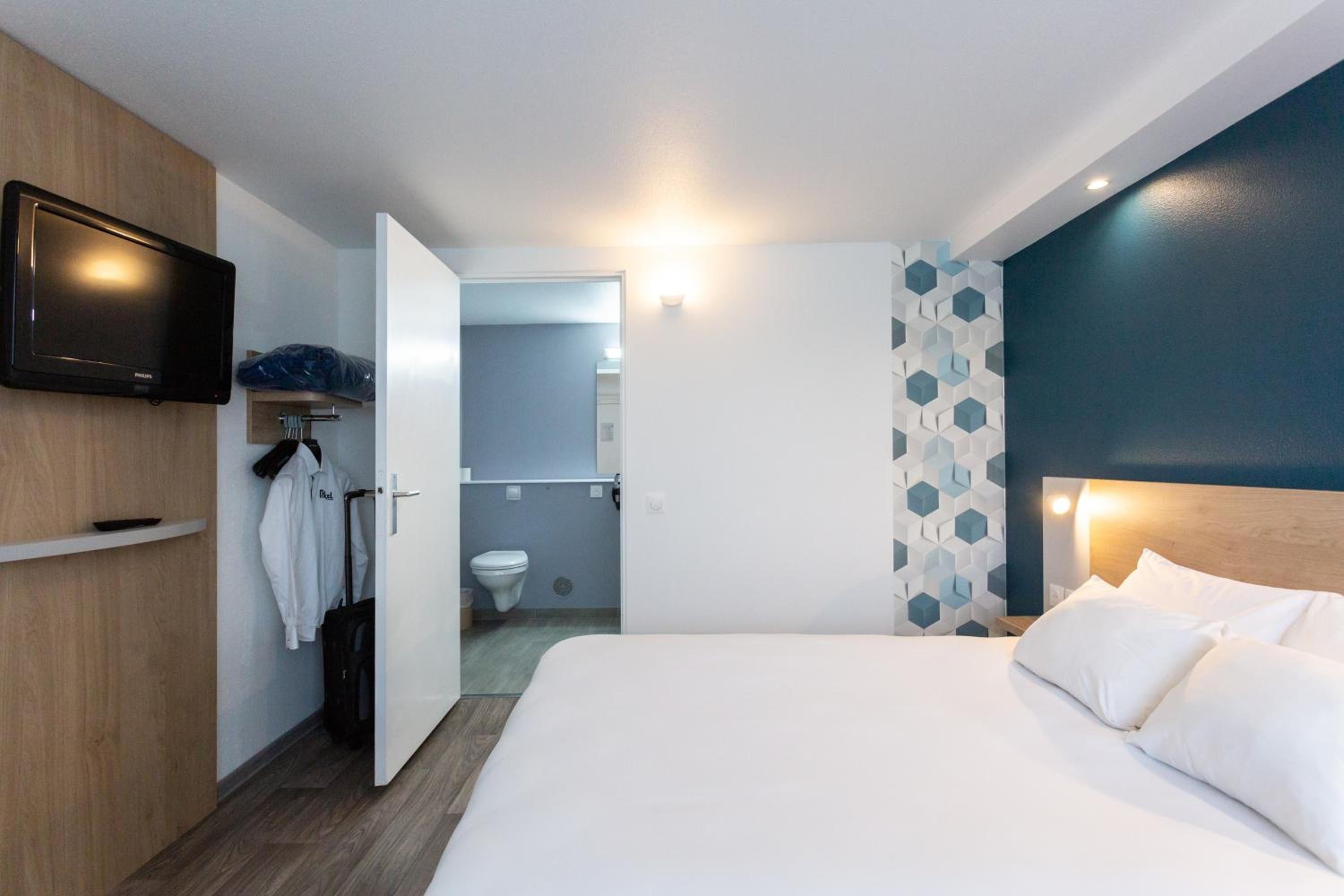 Double Room with One Double Bed - Photo 7