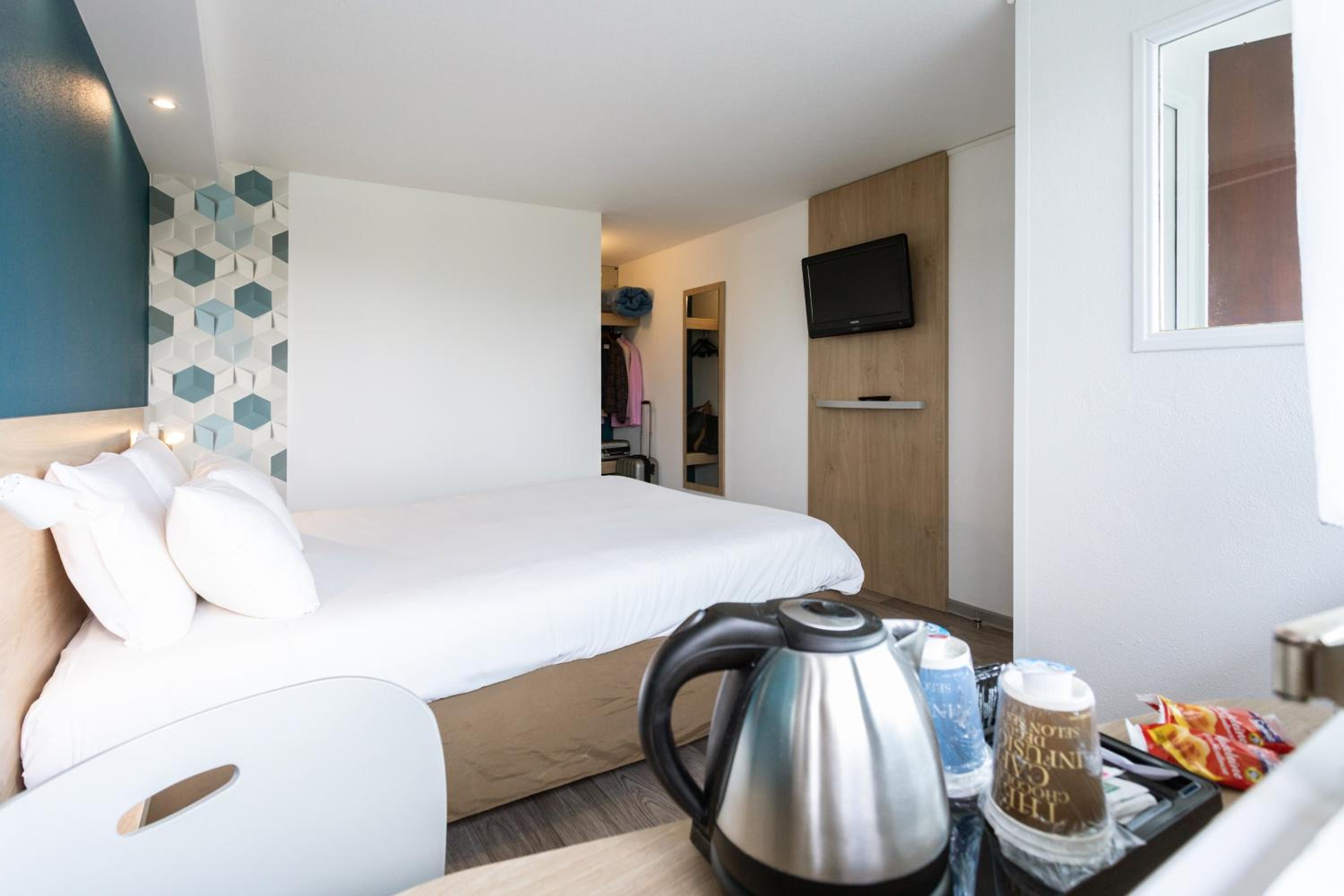 Double Room with One Double Bed - Photo 12