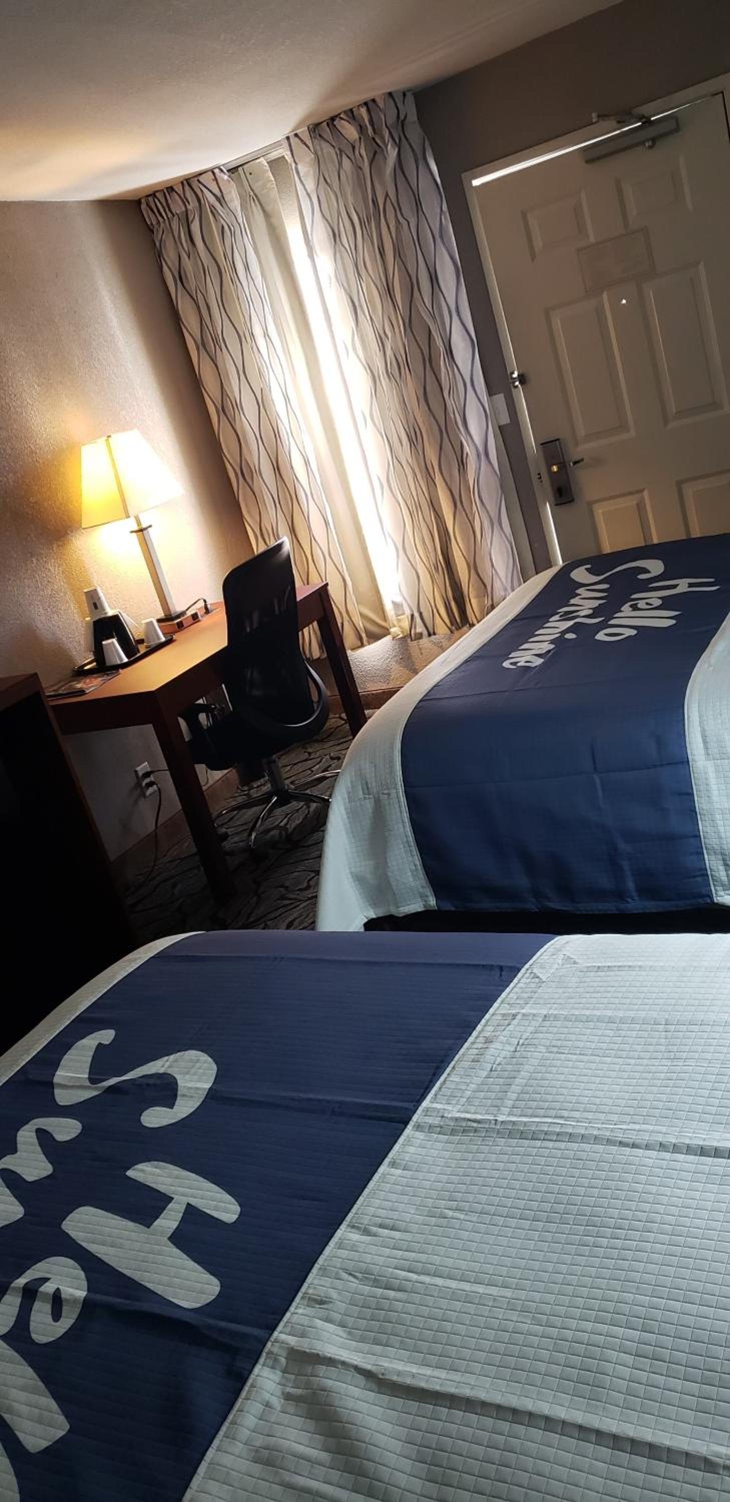 Queen Room with Two Queen Beds - Non-Smoking - Photo 1