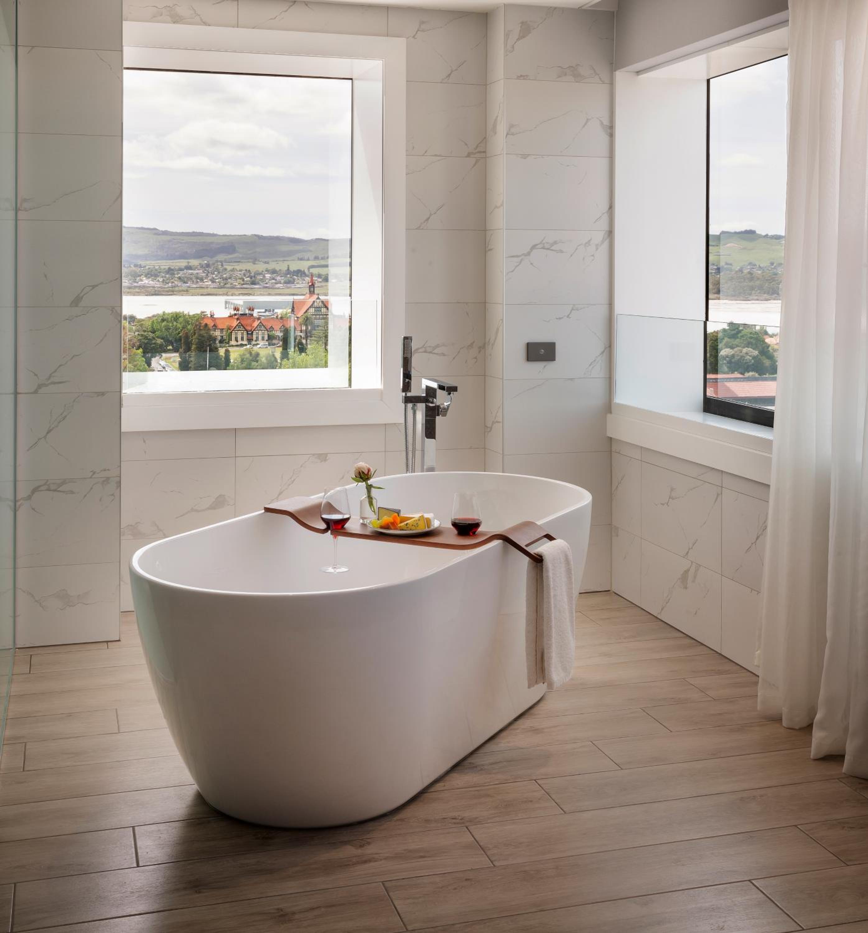 Superior King Suite with City View - Photo 5