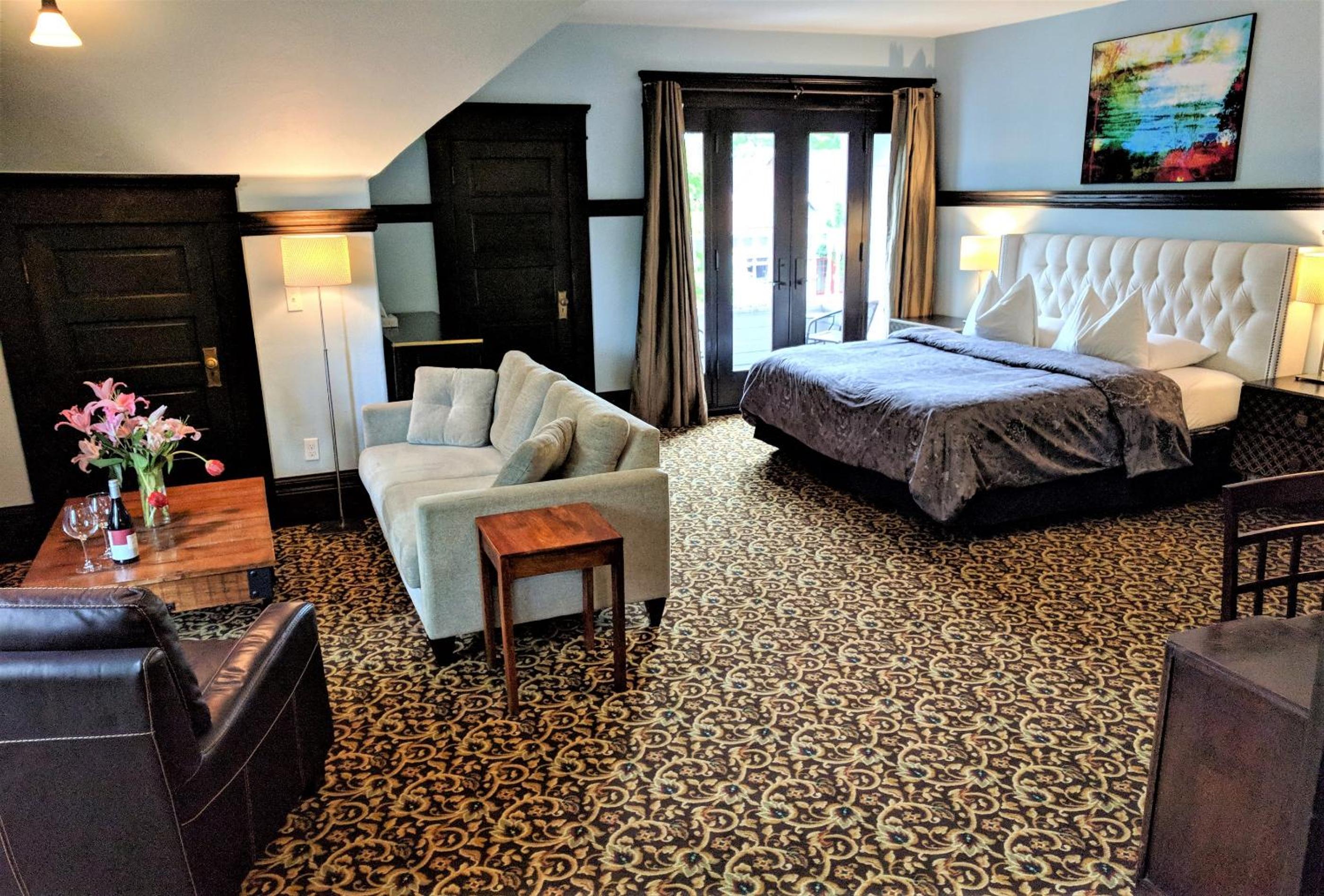 Deluxe King Suite