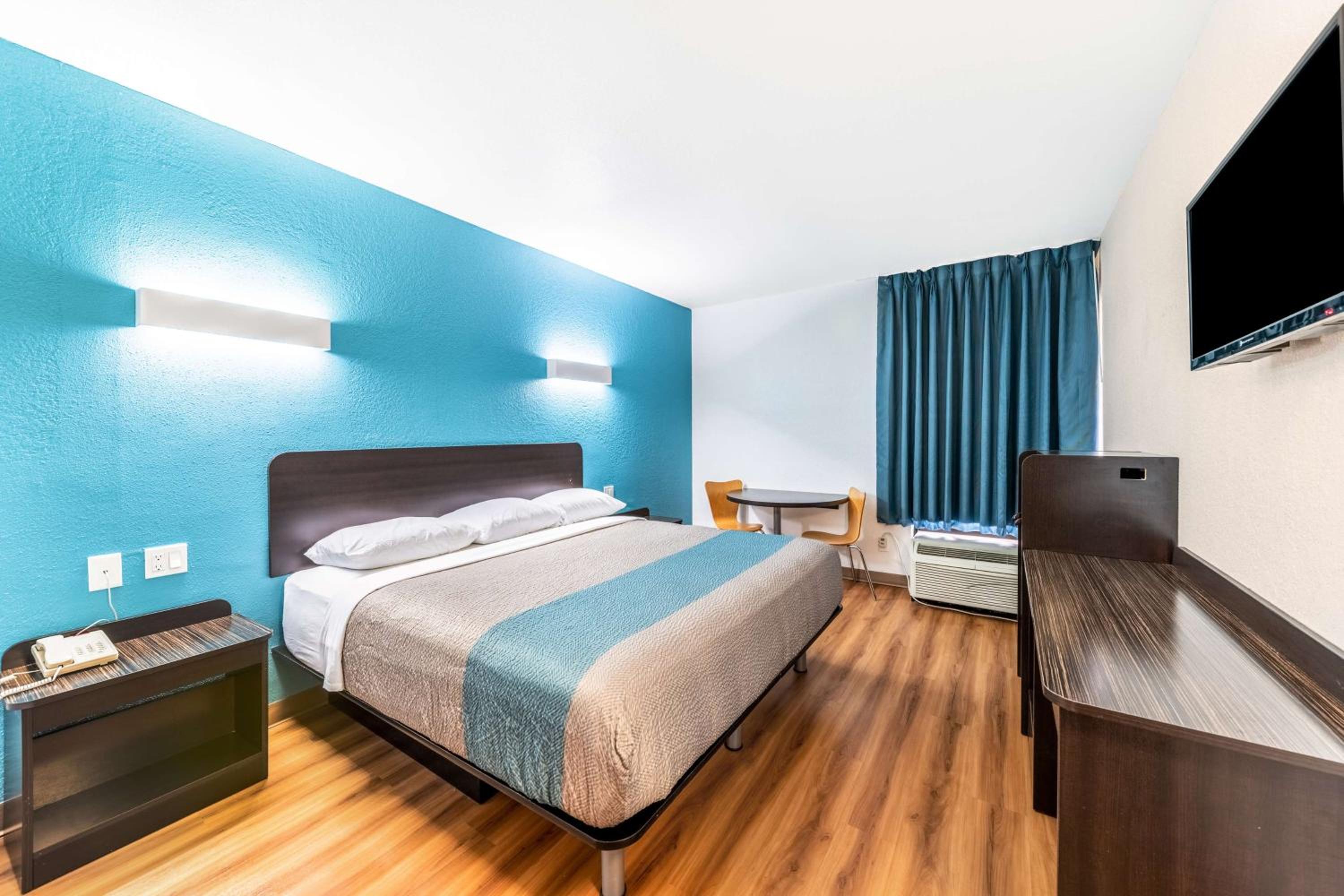 1 King Bed | Mobility Accessible Tub, Nsmk