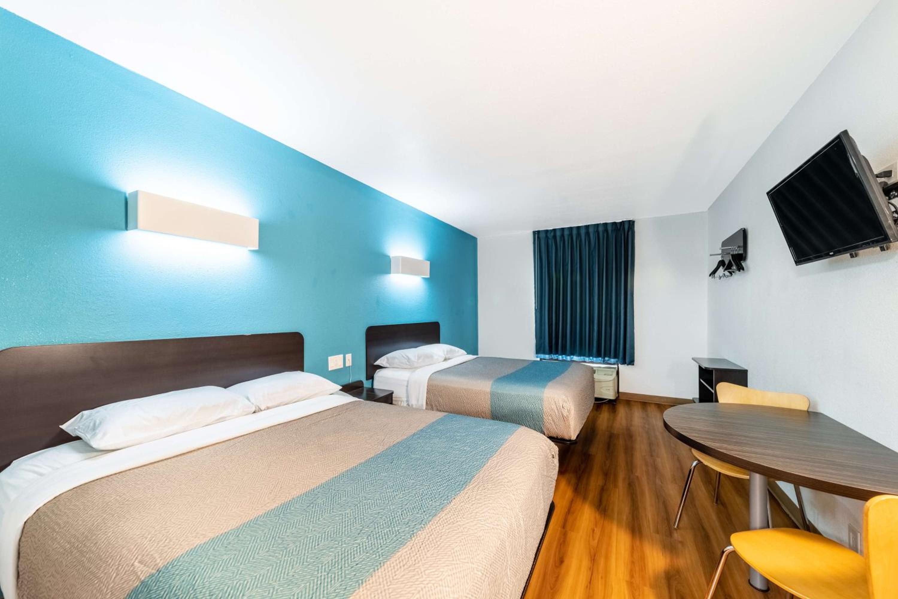 2 Queen Beds | Non-Smoking - Photo 4