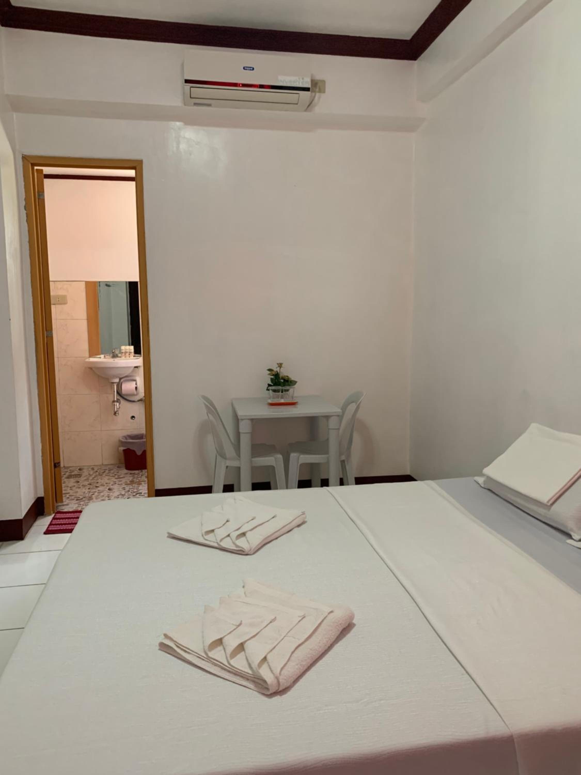 Deluxe Double Room with Shower - Photo 2