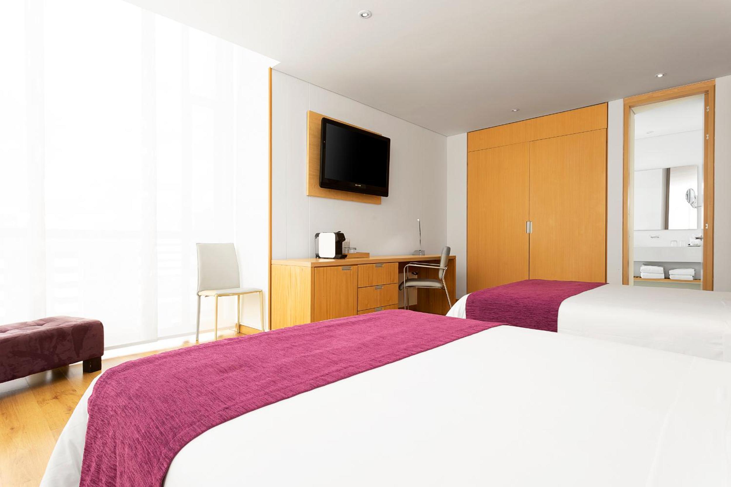 Twin Room - Photo 8