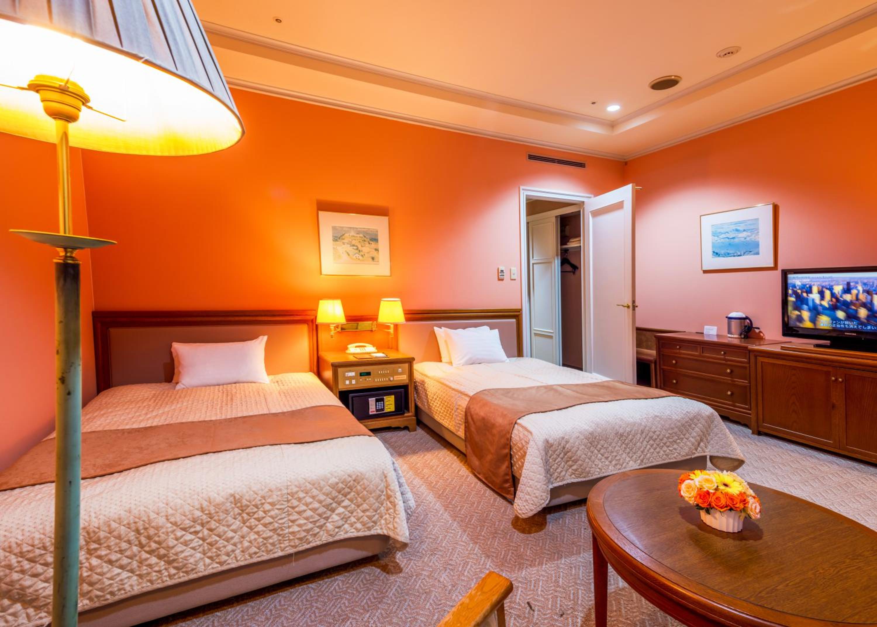 Standard Twin Room - Photo 1