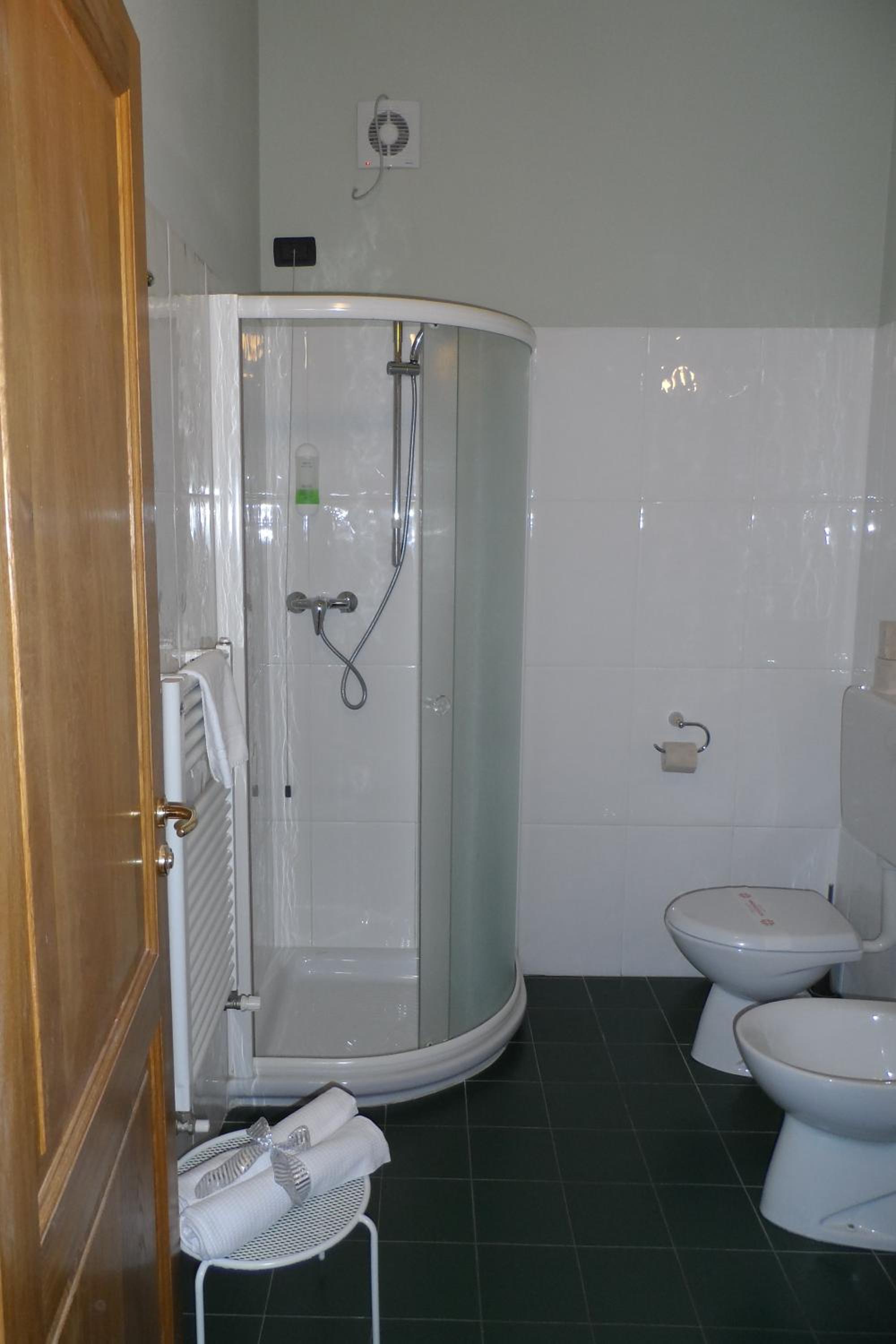 Double or Twin Room - Photo 3