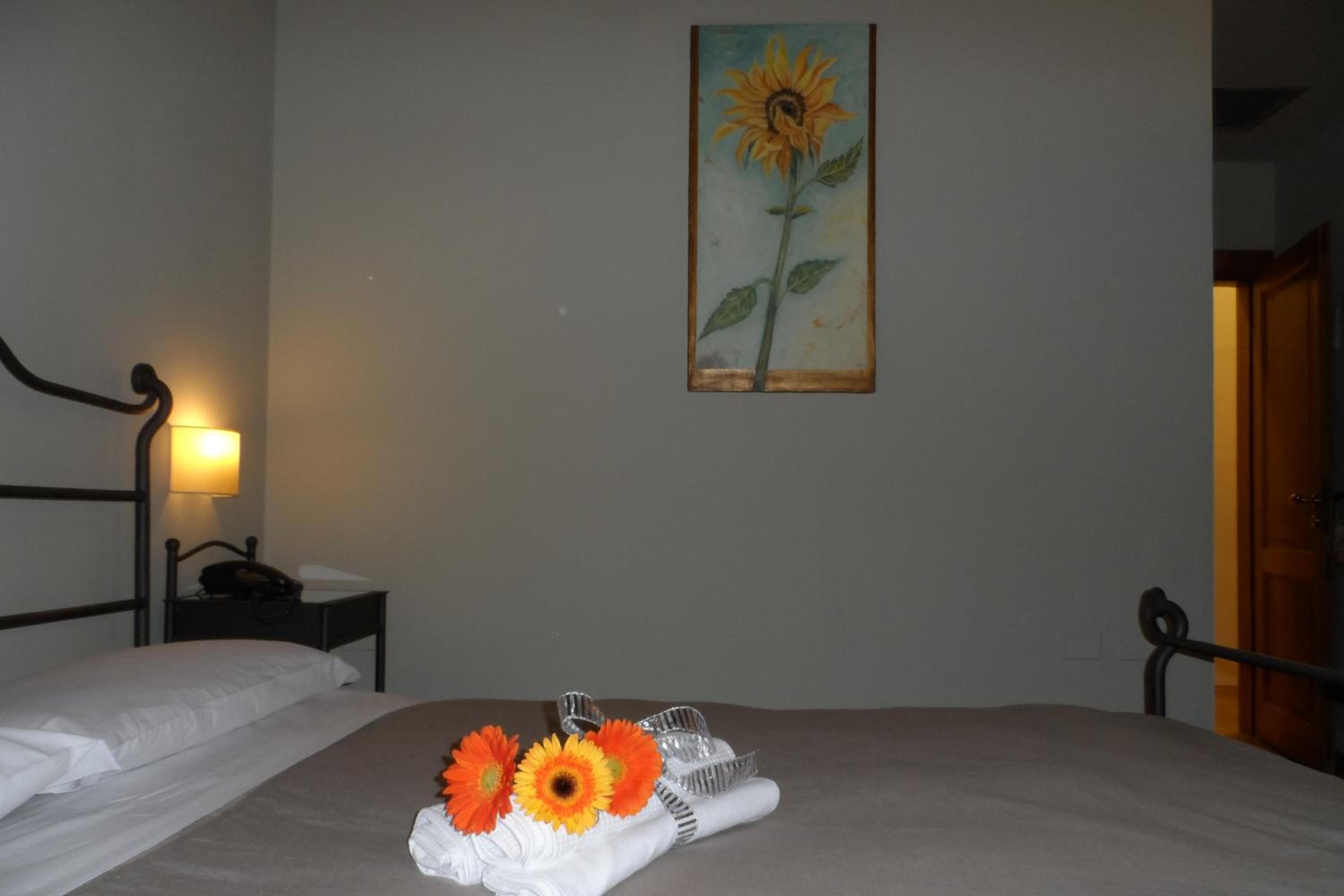 Double or Twin Room - Photo 9