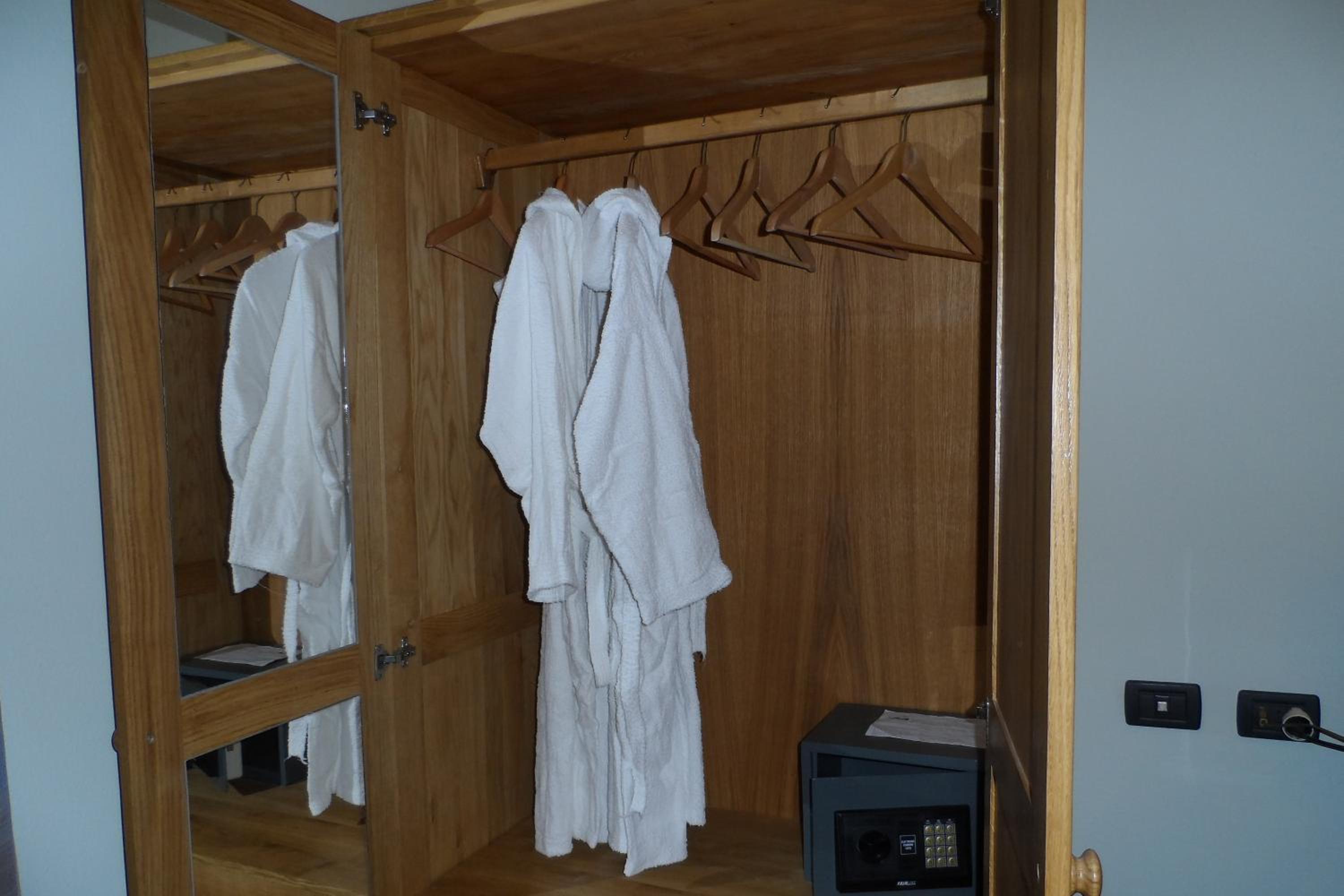 Double or Twin Room - Photo 18