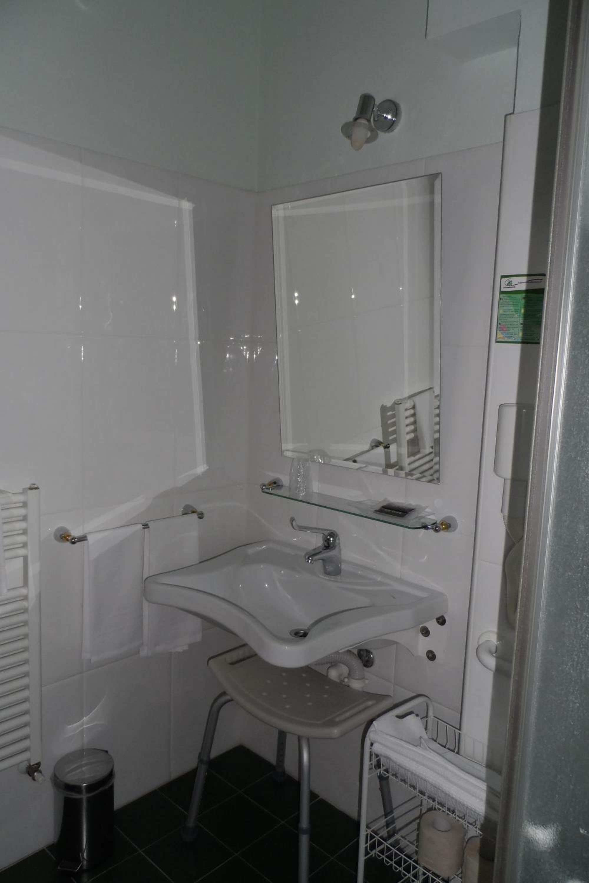 Double or Twin Room - Photo 14