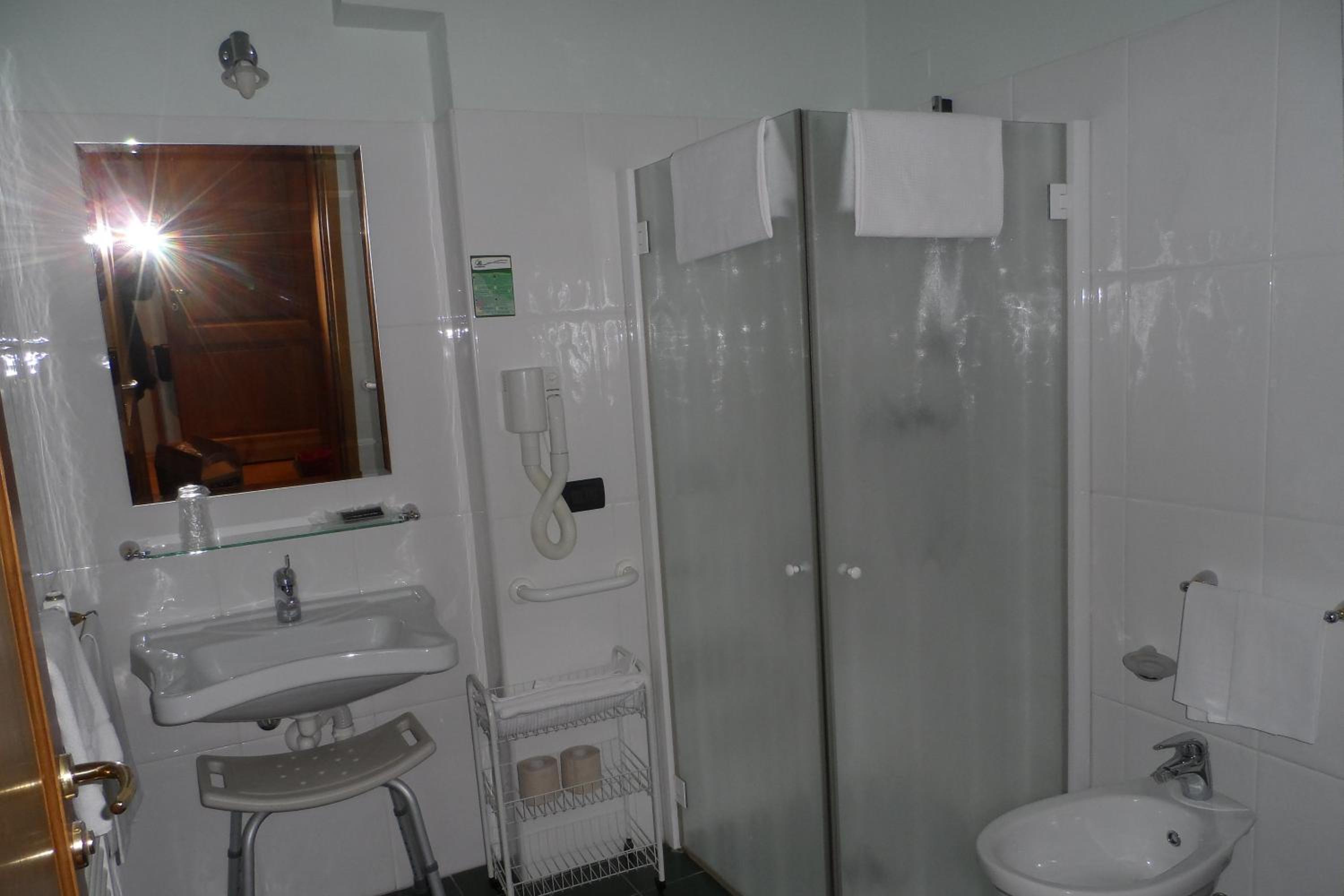 Deluxe Double or Twin Room - Photo 3