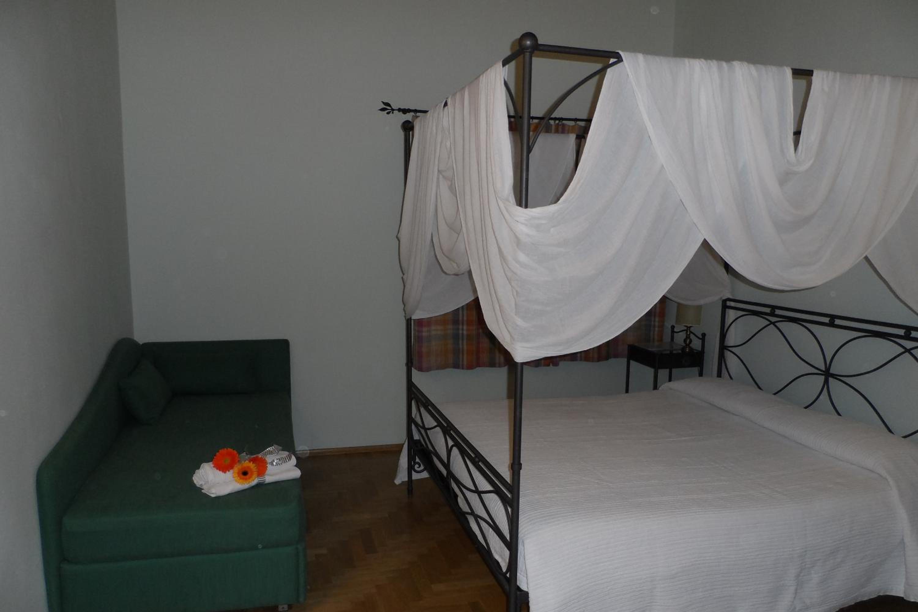 Quadruple Room - Photo 15
