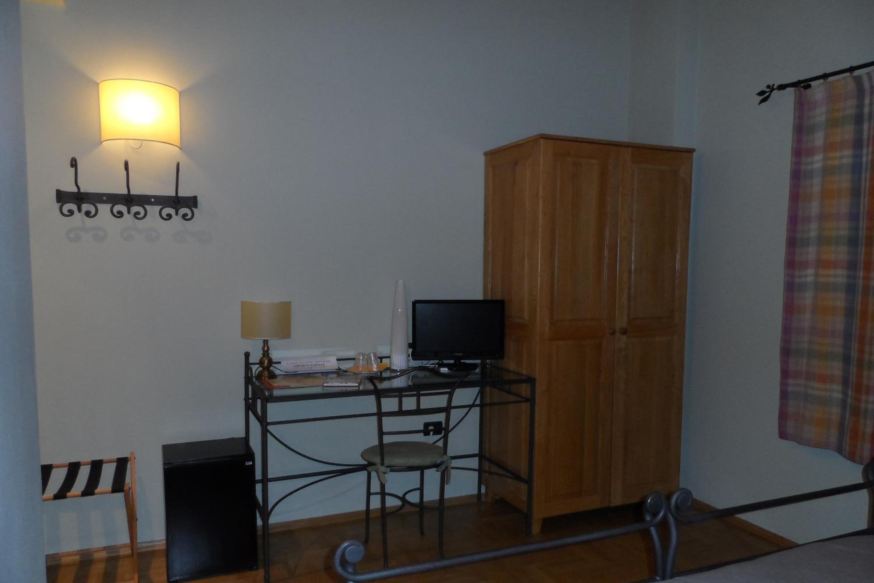 Deluxe Double or Twin Room - Photo 9