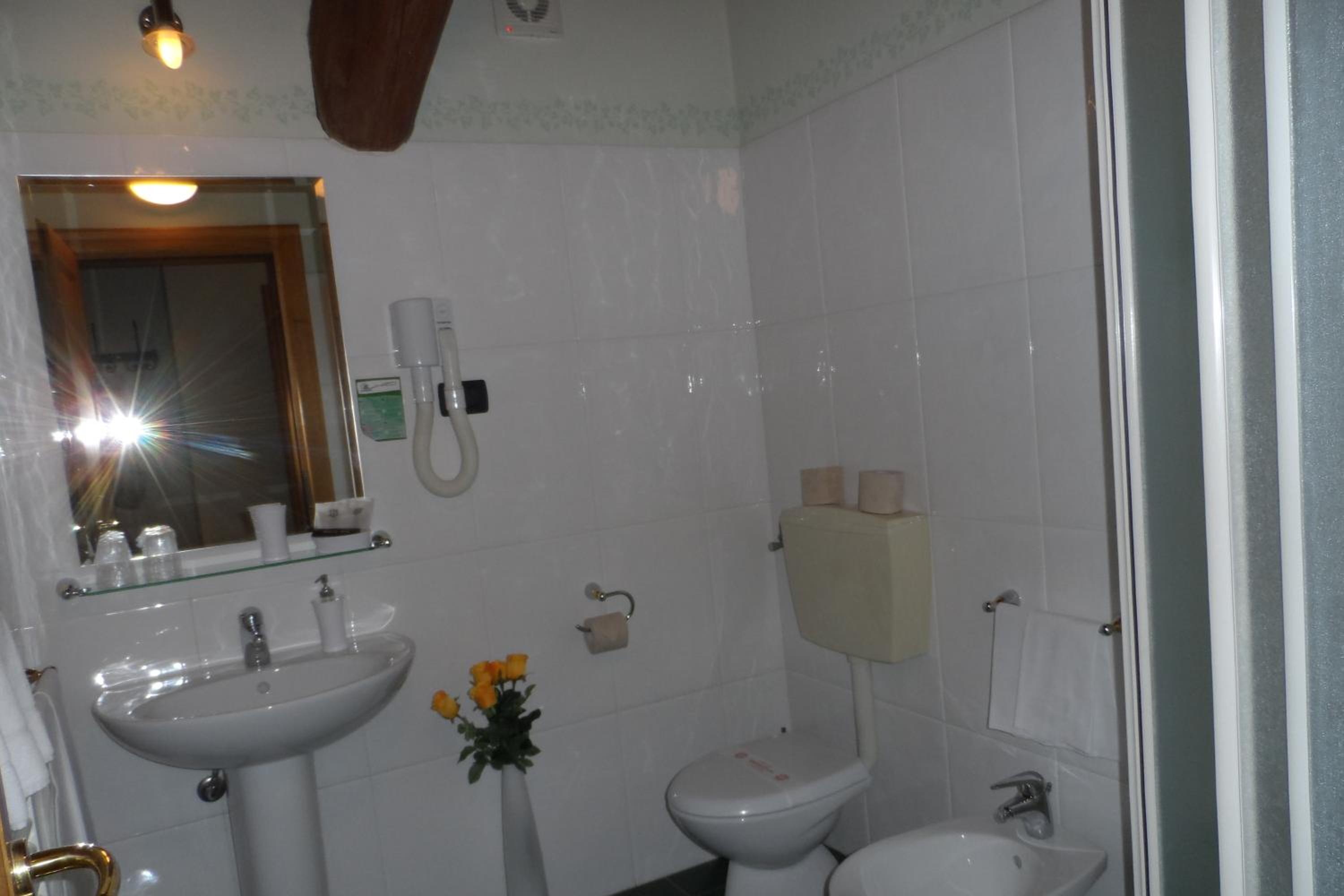 Double or Twin Room - Photo 17