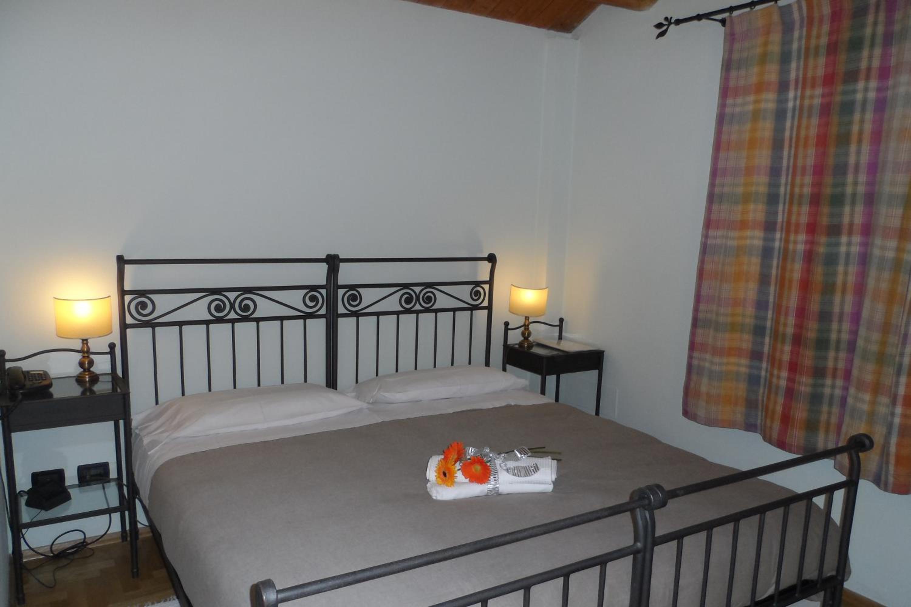 Deluxe Double or Twin Room - Photo 12