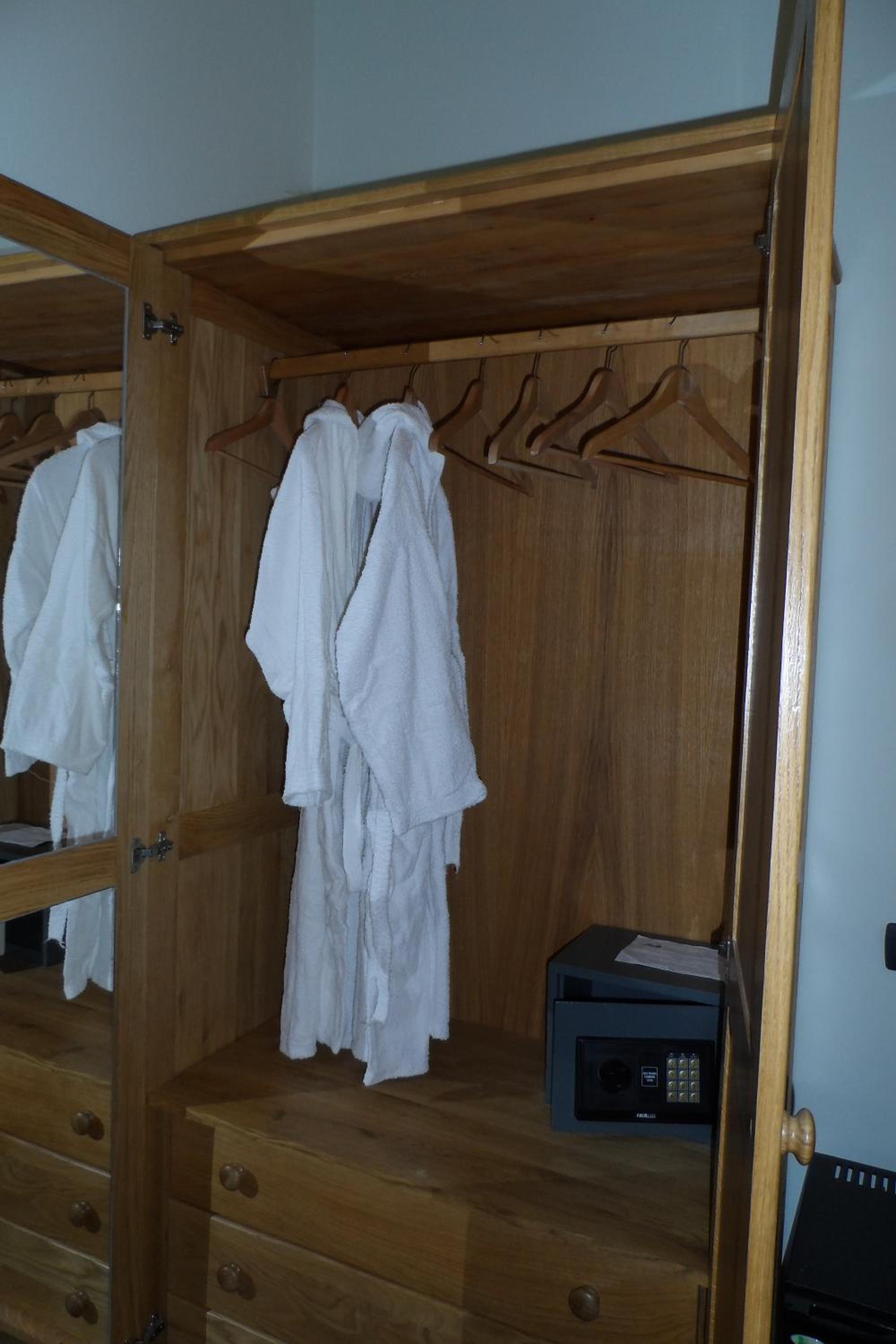 Junior Suite (4 Adults) - Photo 13