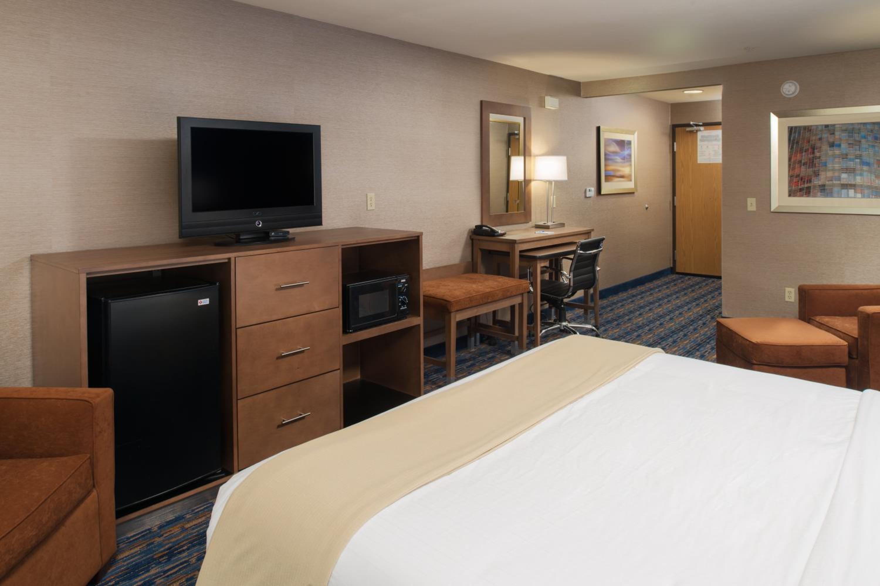 Standard King Room - Photo 5