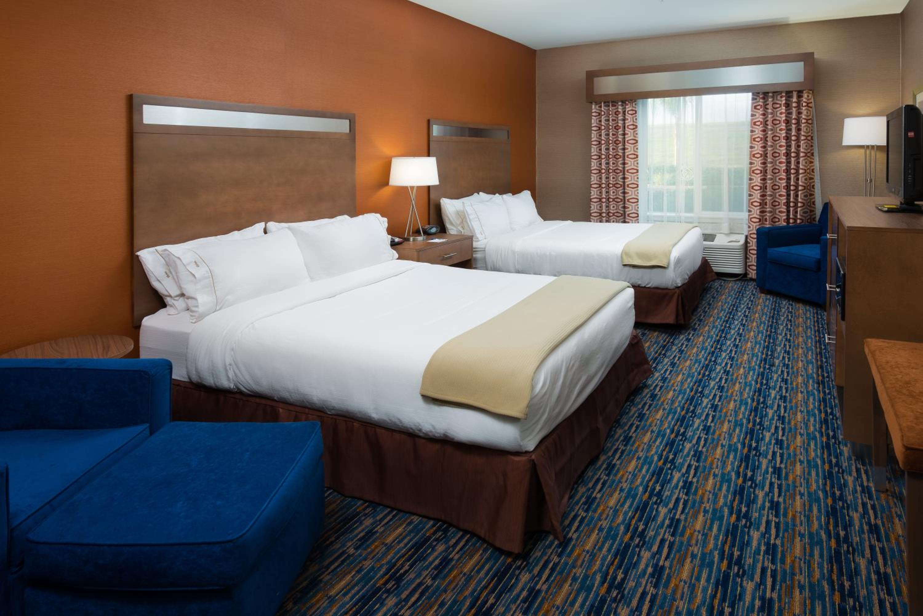 Standard Queen Room with Two Queen Beds - Photo 1