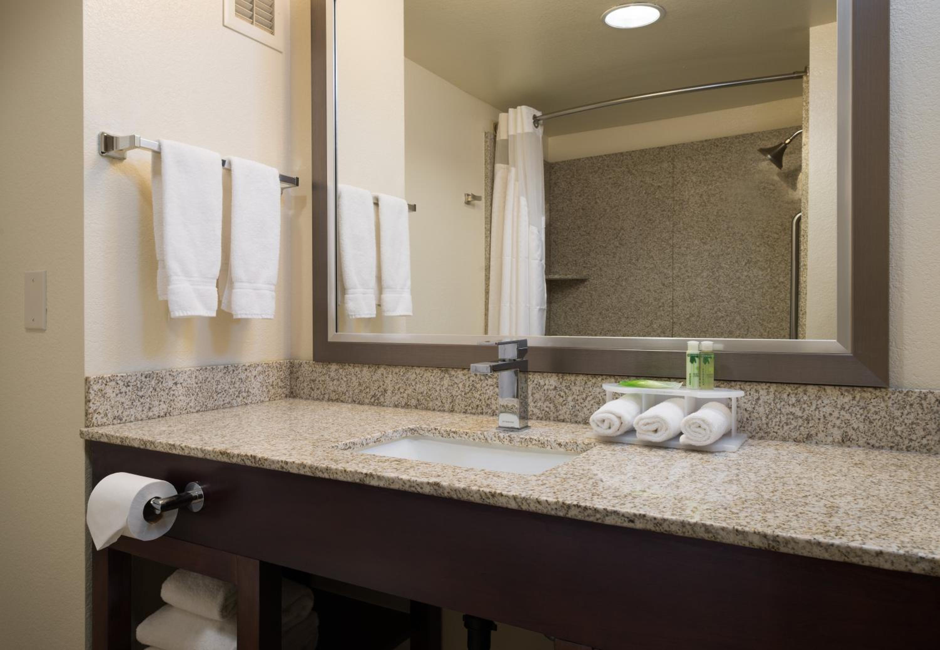 Standard King Room - Photo 3