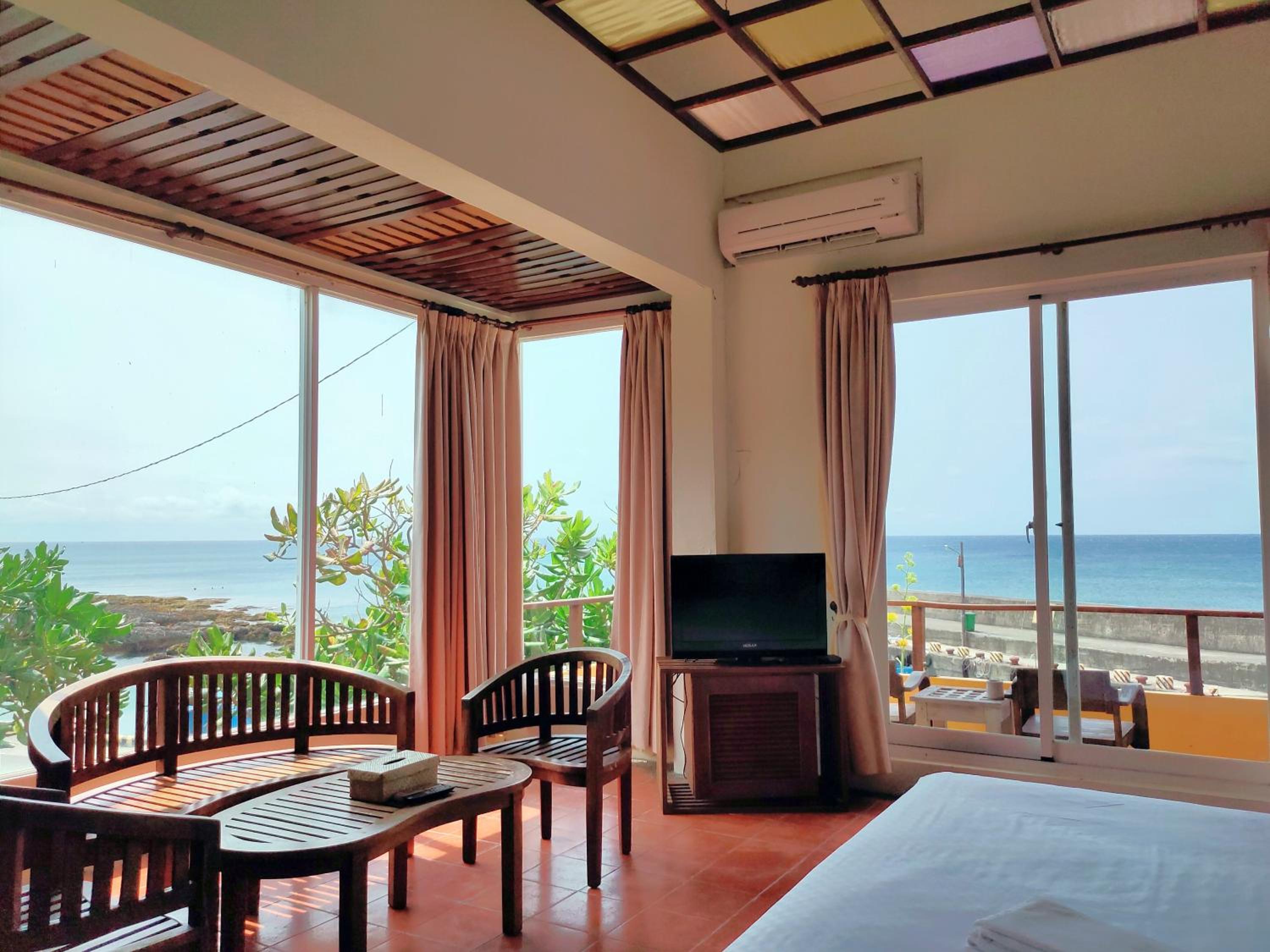 Deluxe Double Room with Balcony and Sea View