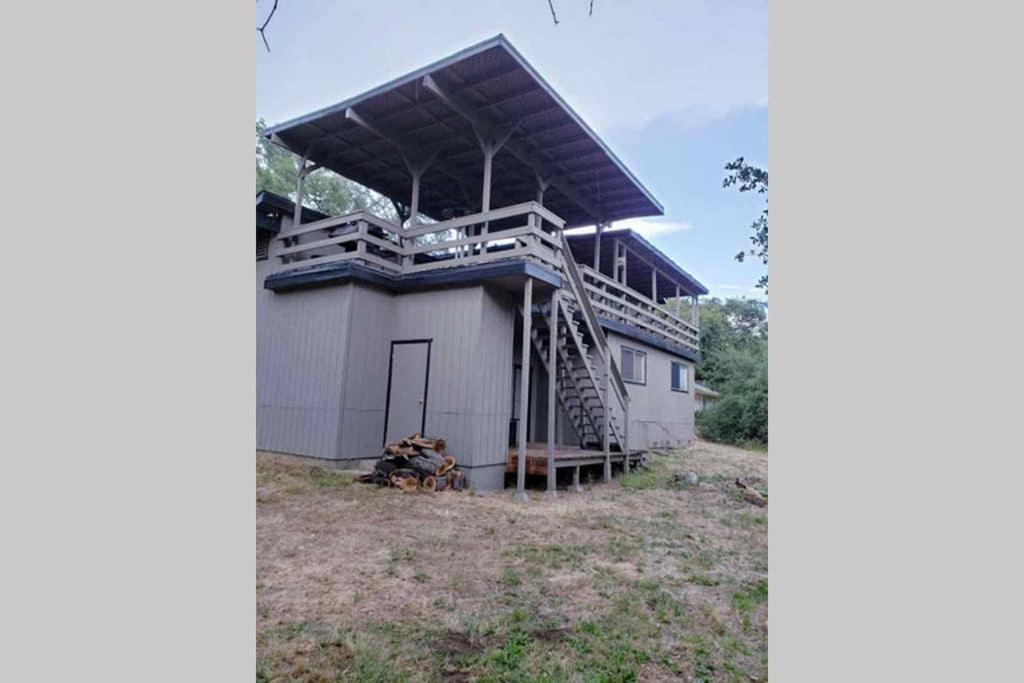 Three-Bedroom House - Photo 10