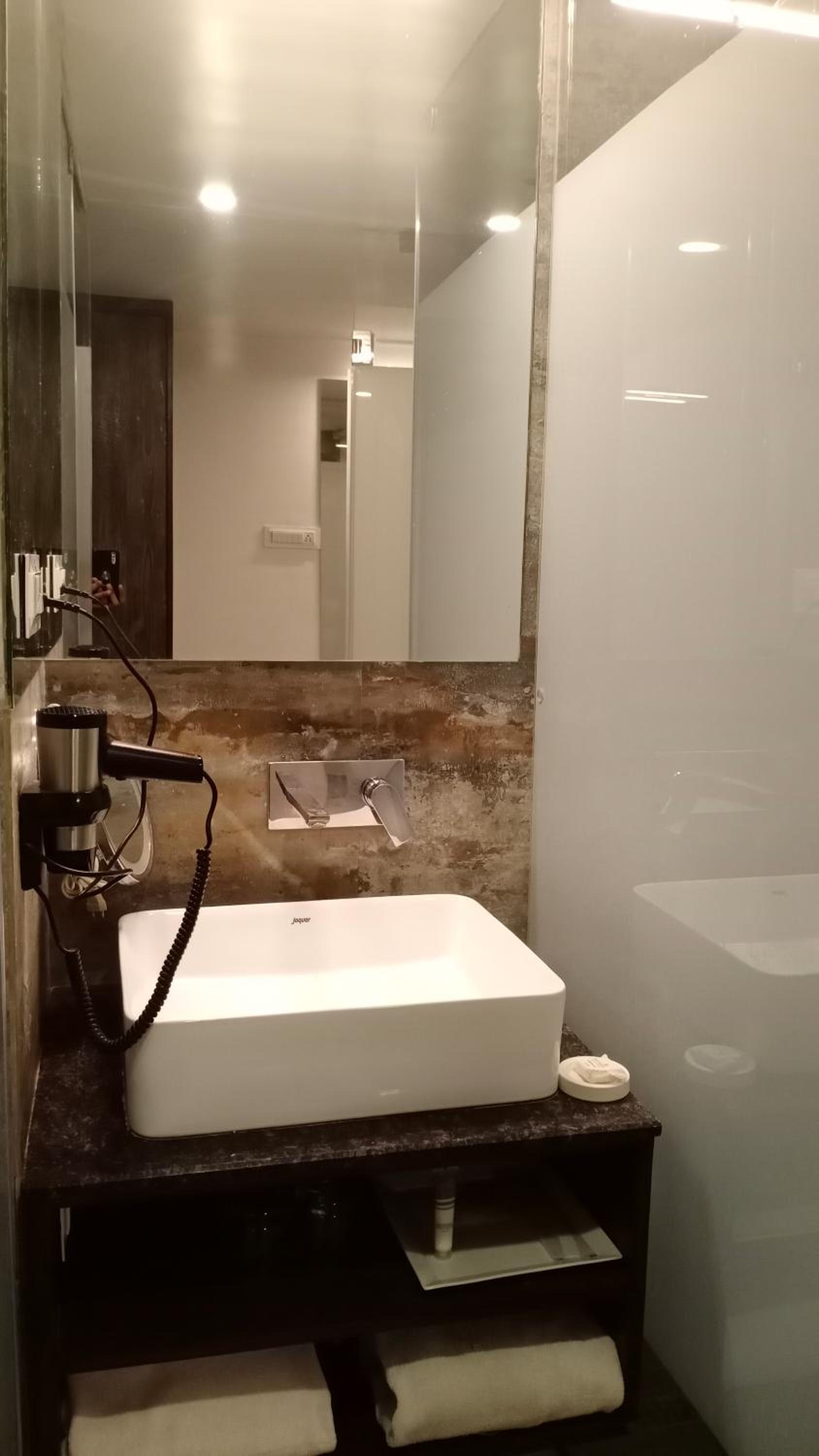 Standard Twin Room - Photo 2