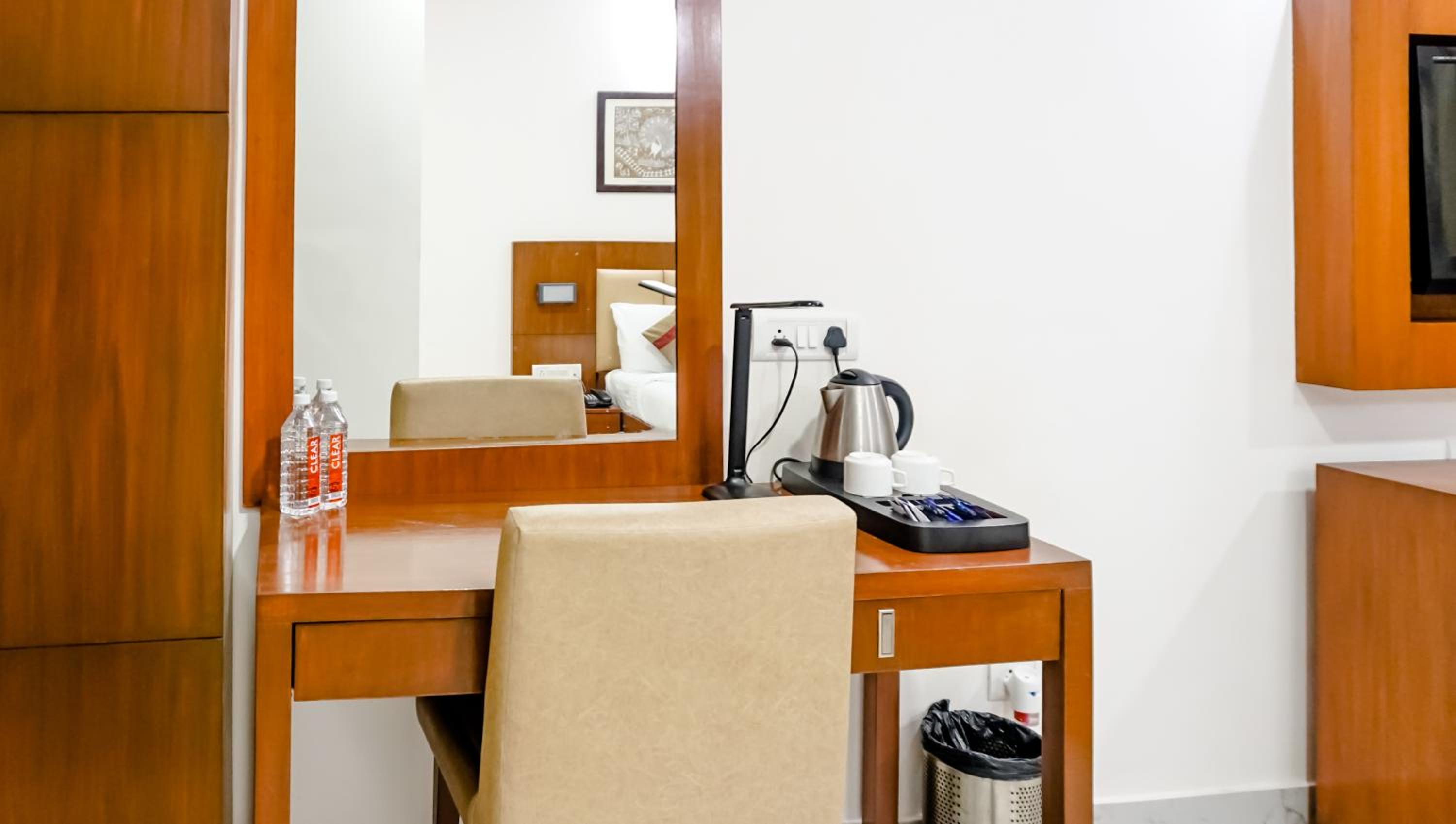 Deluxe King Room - Photo 4