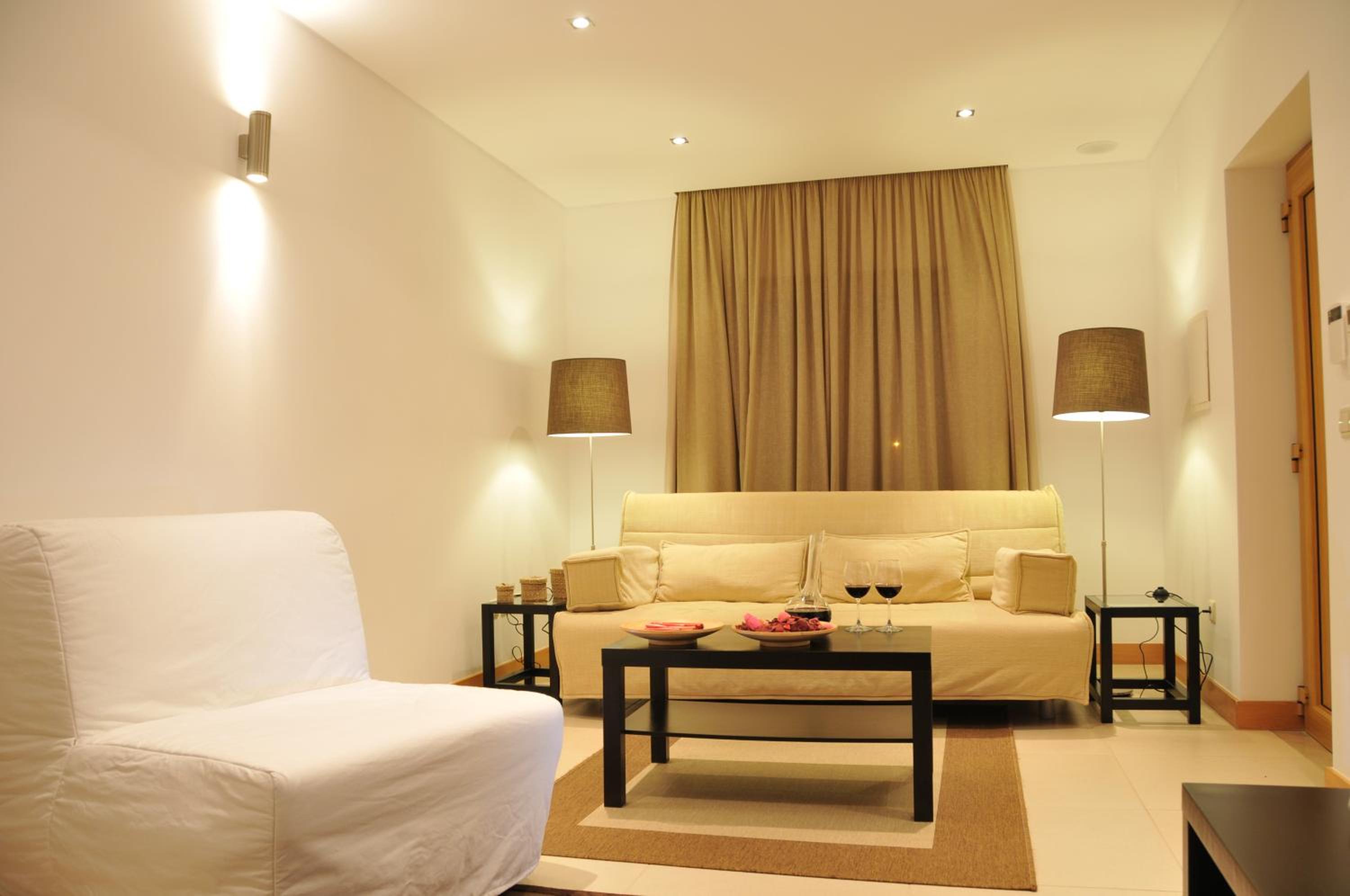 One-Bedroom Apartment (4 Adults)