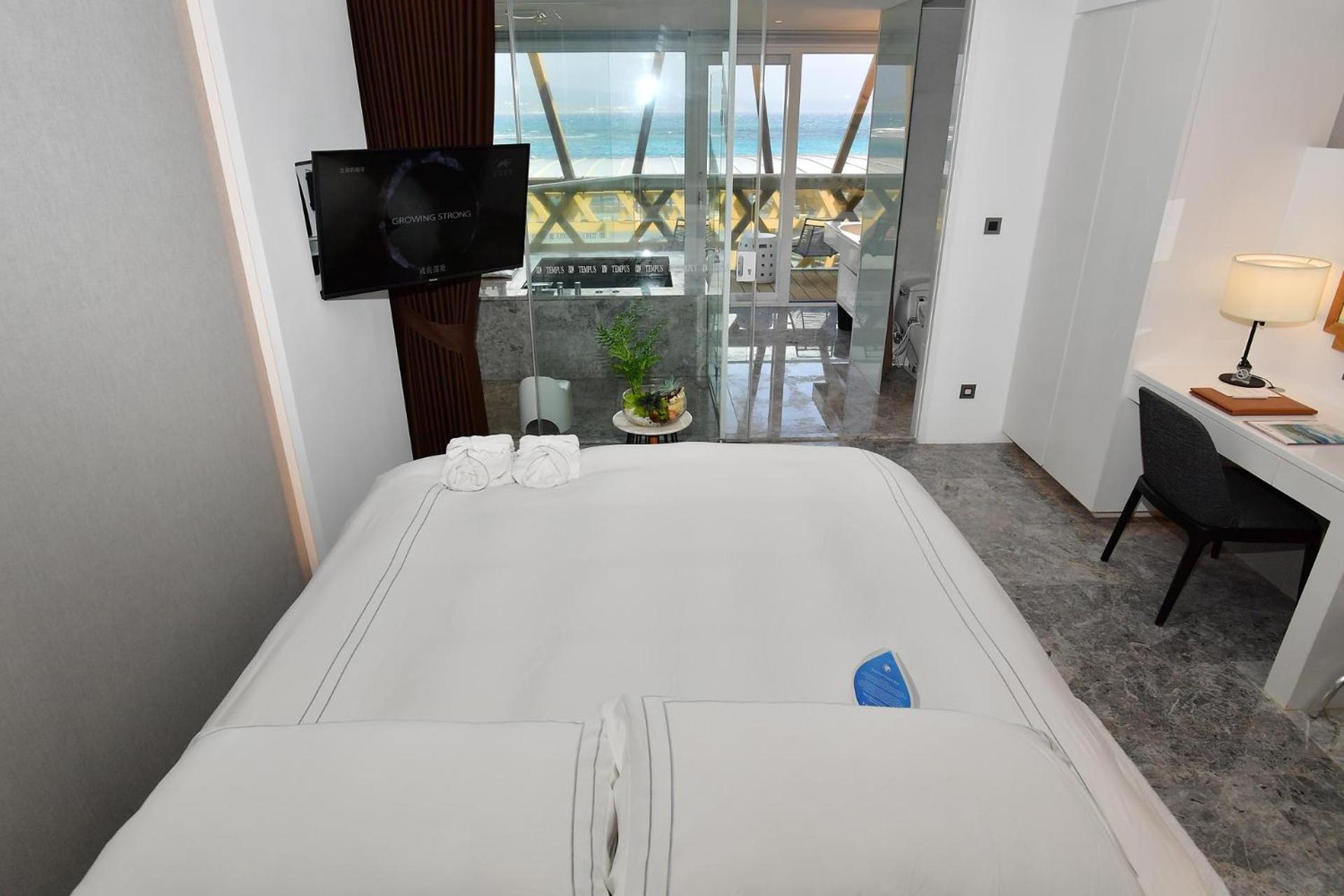 Suite with Sea View - Photo 11