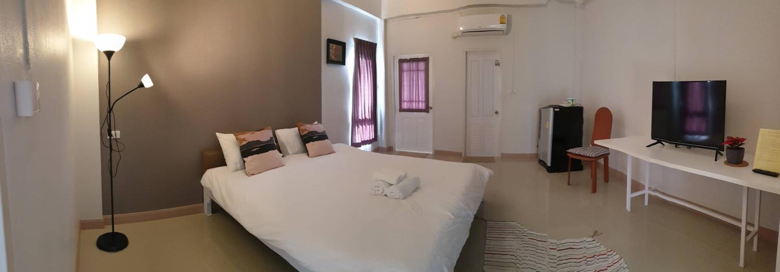 Studio Apartment - Photo 8