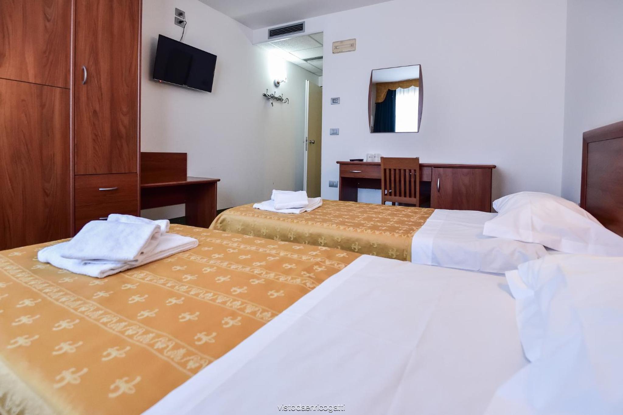 Twin Room - Photo 1