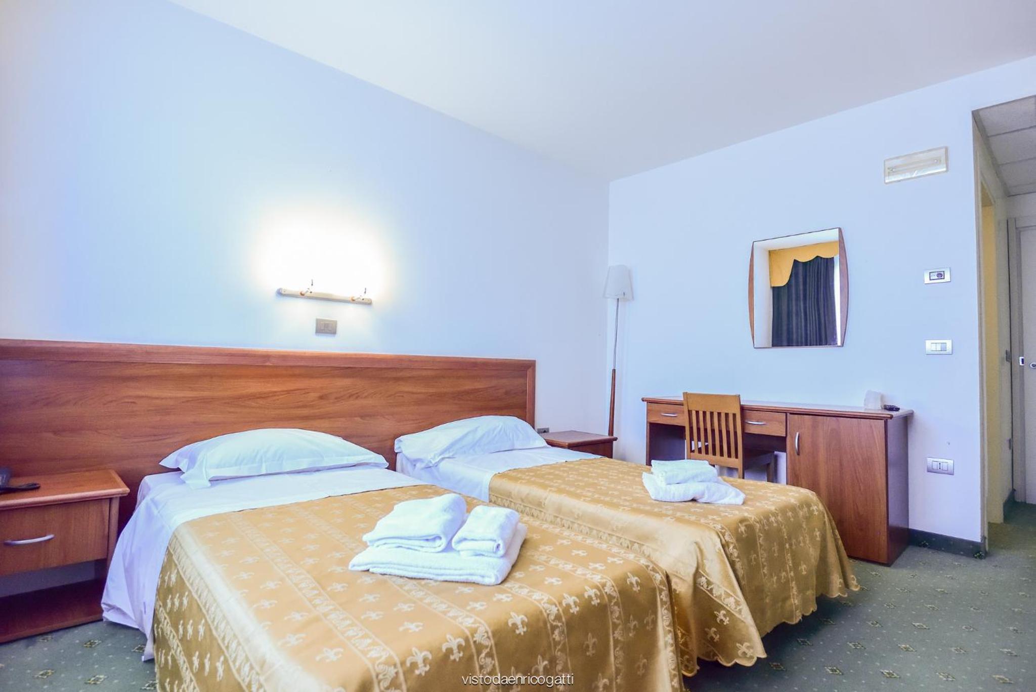 Twin Room - Photo 4