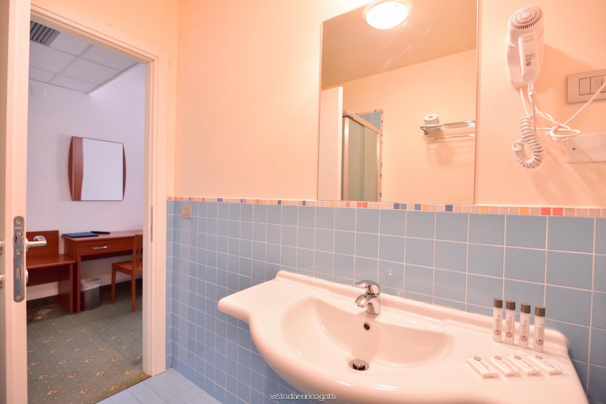 Twin Room - Photo 5