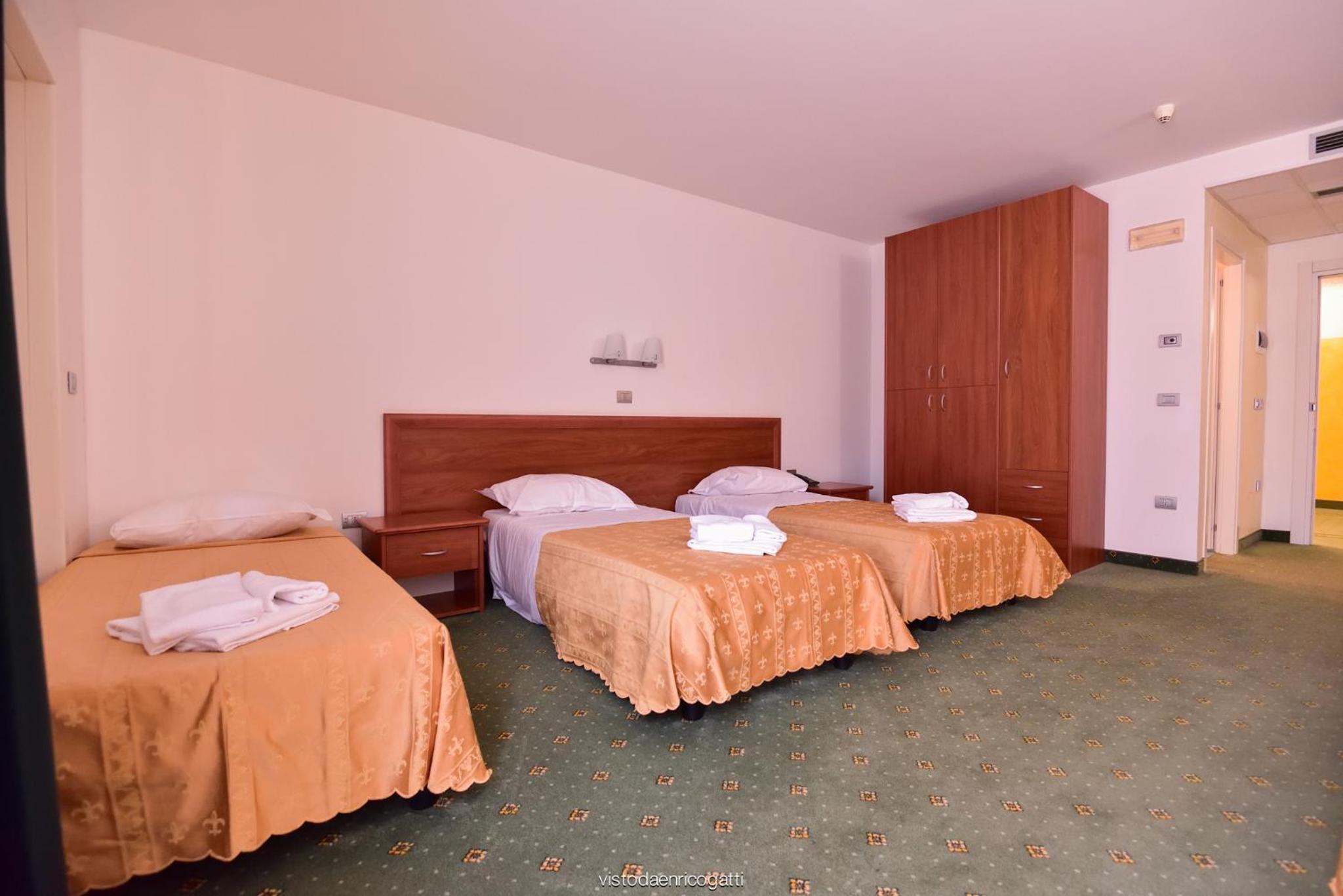 Standard Triple Room - Photo 5