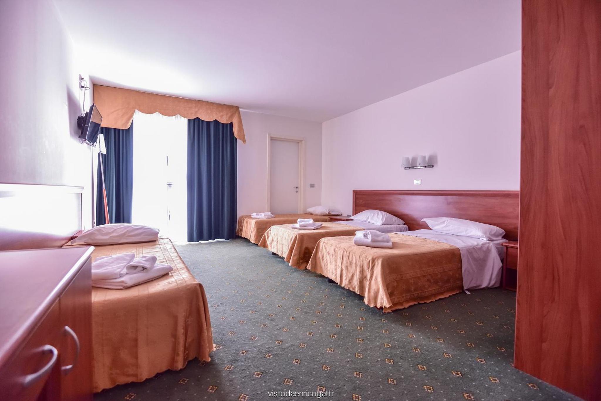 Standard Triple Room - Photo 4