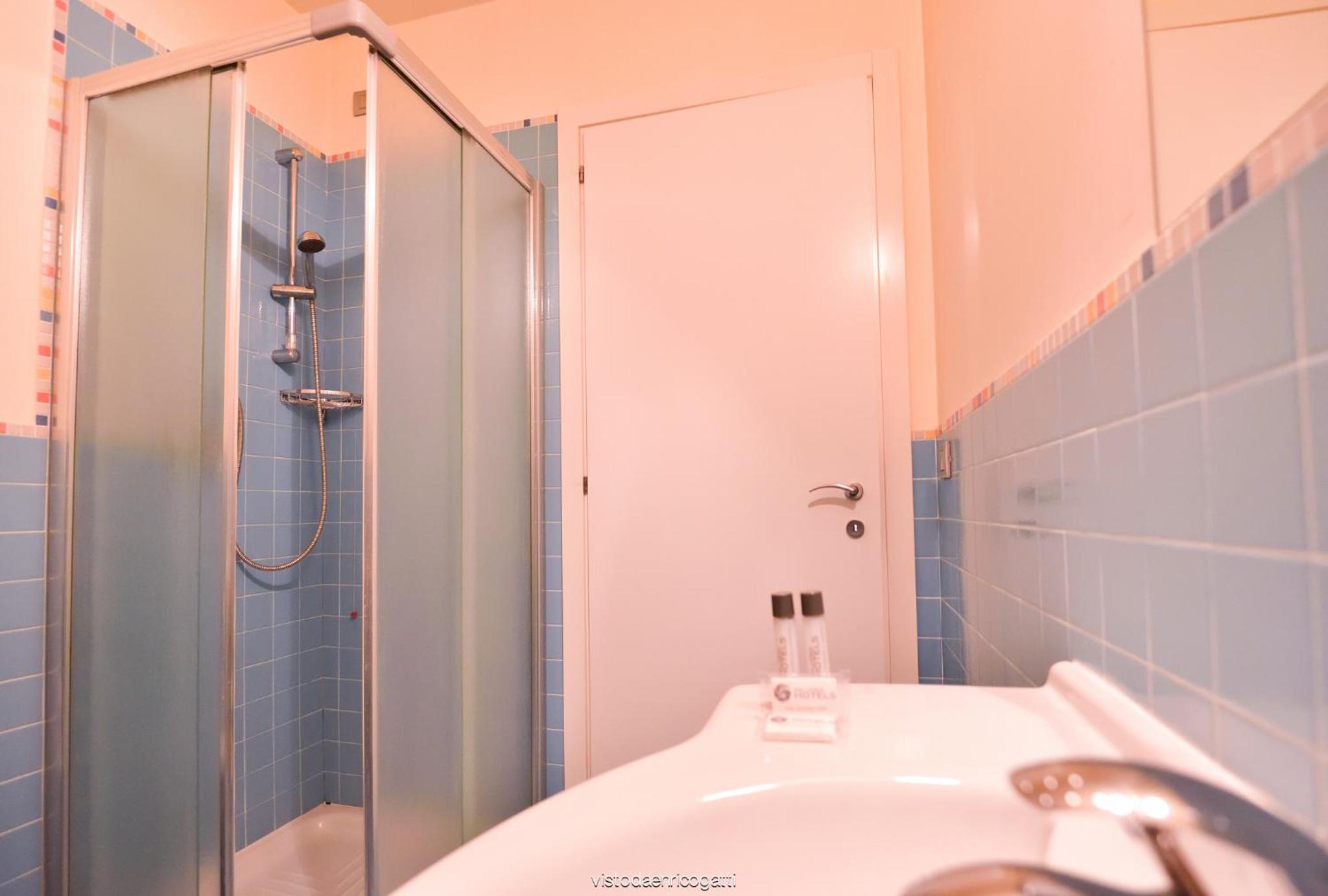 Twin Room - Photo 2