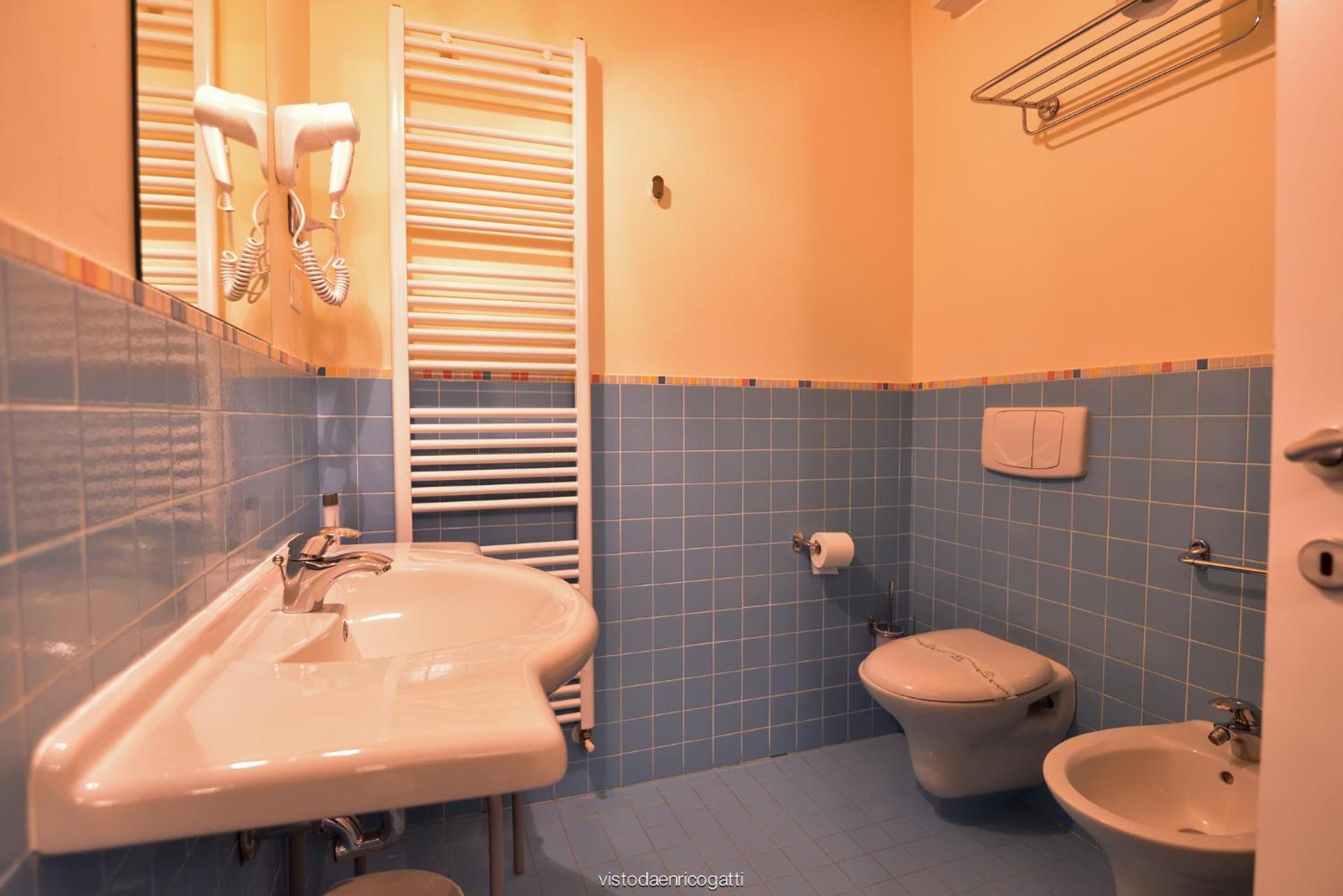 Twin Room - Photo 6