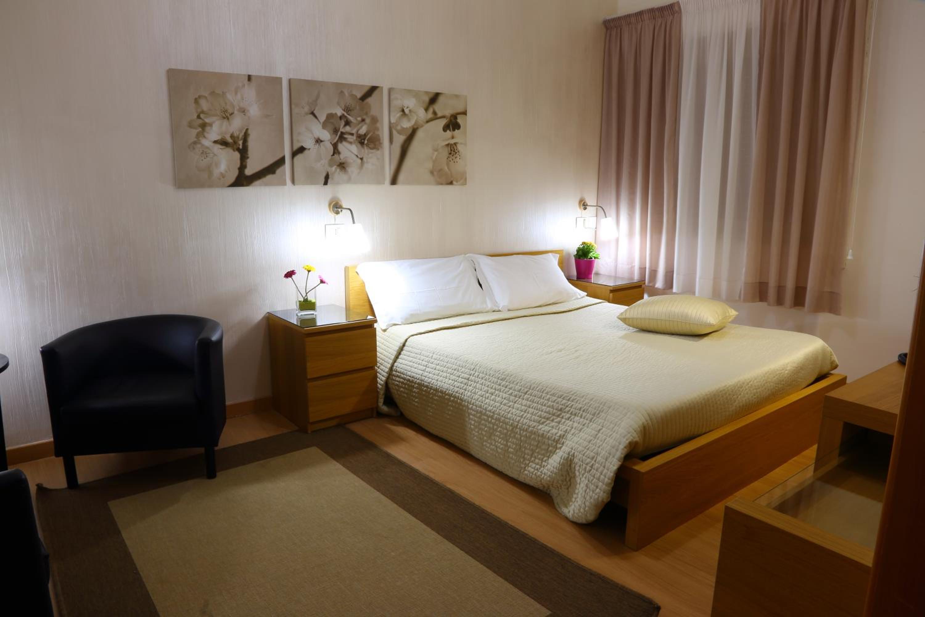 Double or Twin Room - Photo 11