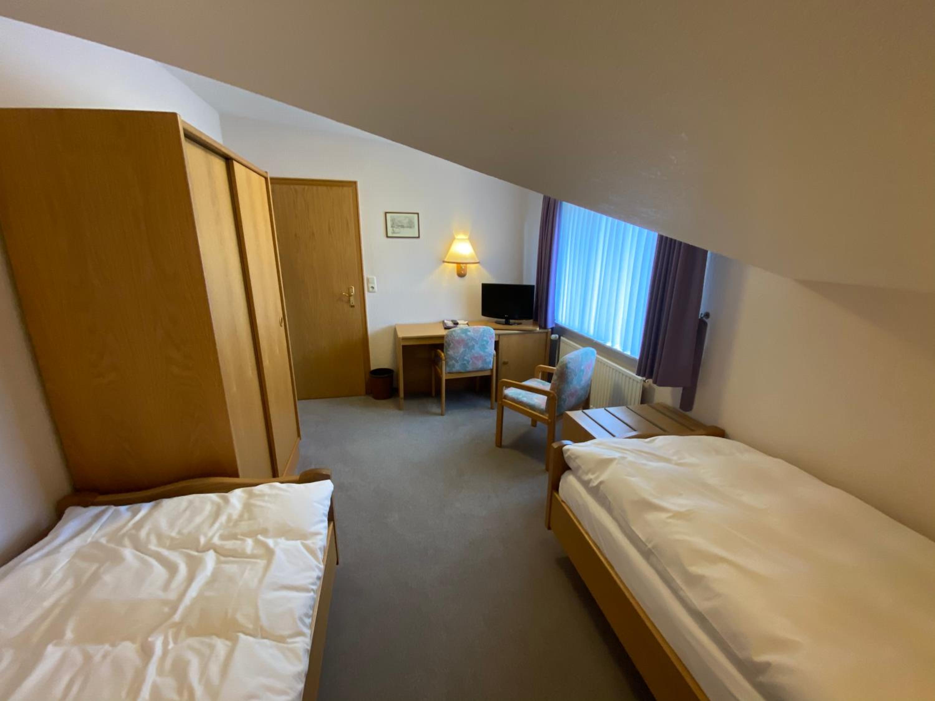 Small Twin Room photo 3