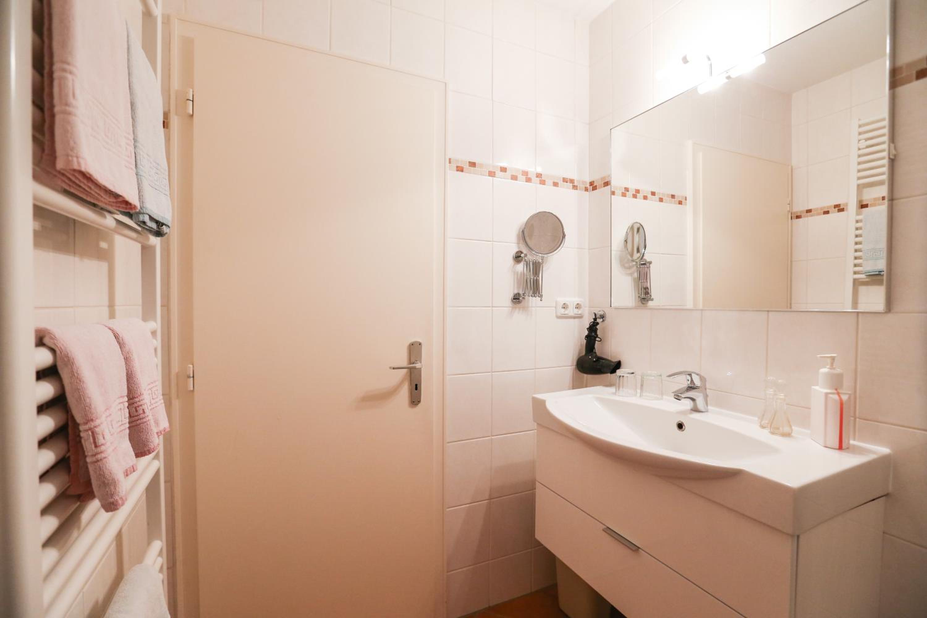 Double Room with Private Bathroom photo 2