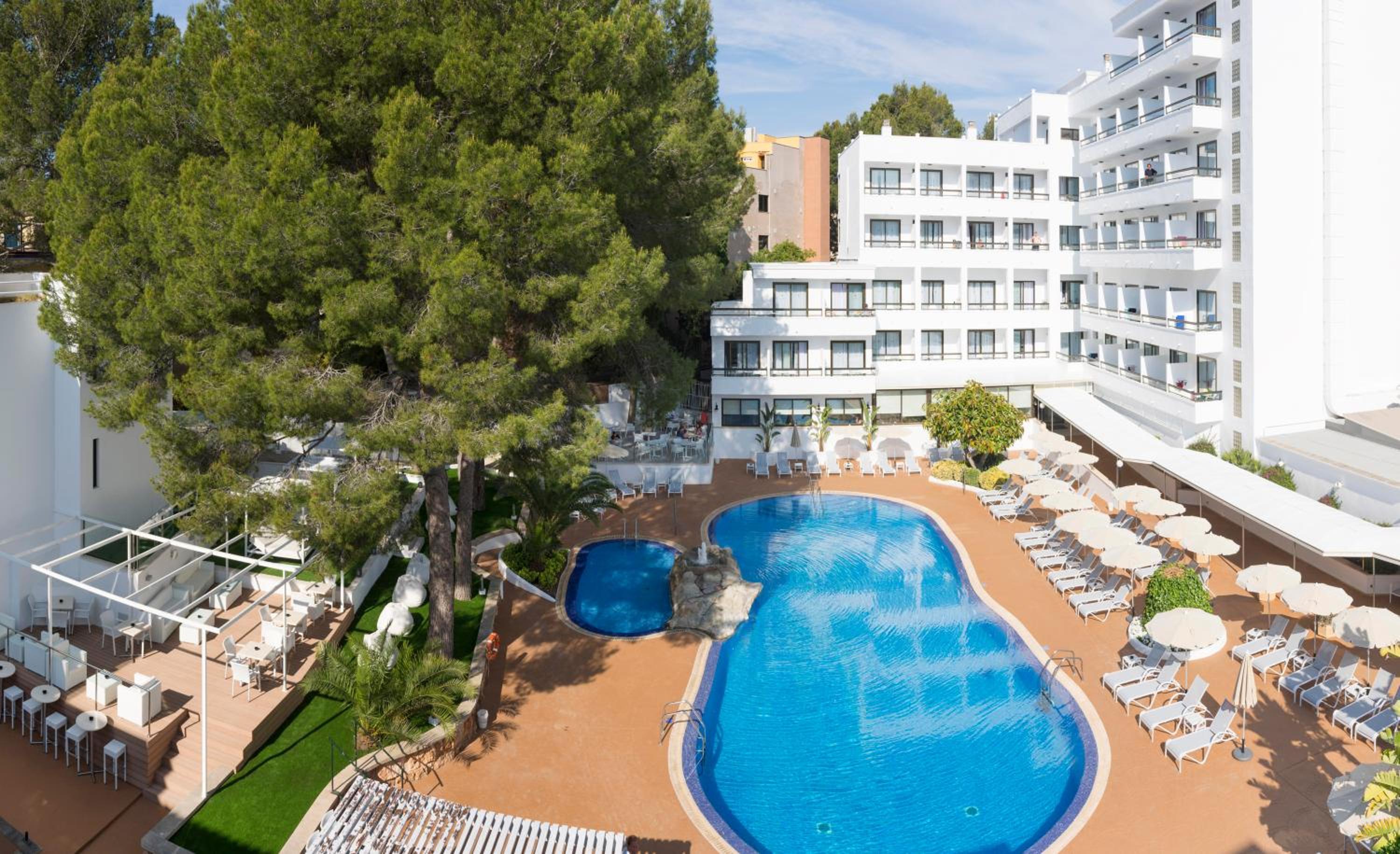 Superior Double Room with Pool View
