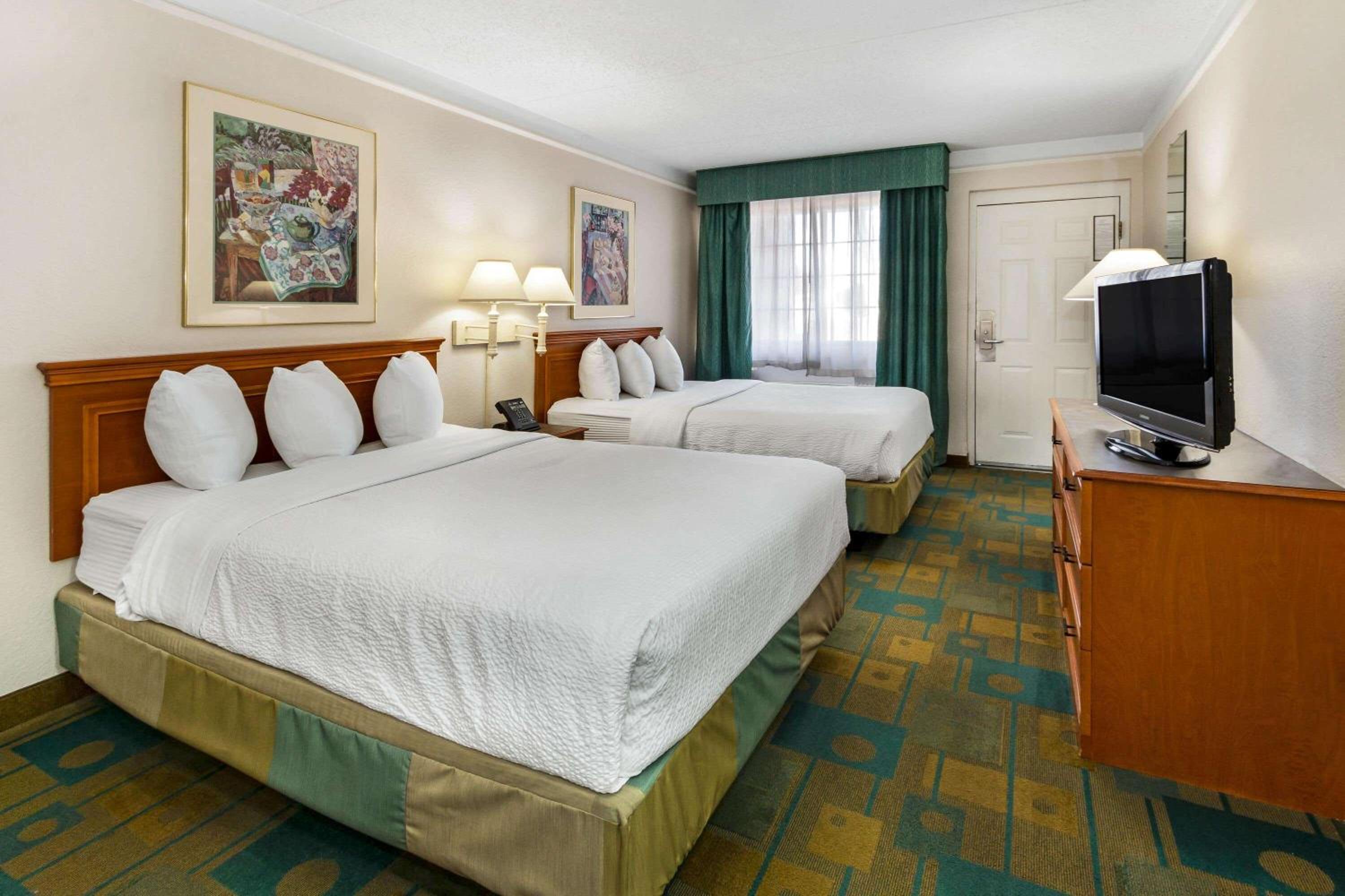 Double Room with Two Double Beds - Disability Access - Photo 2