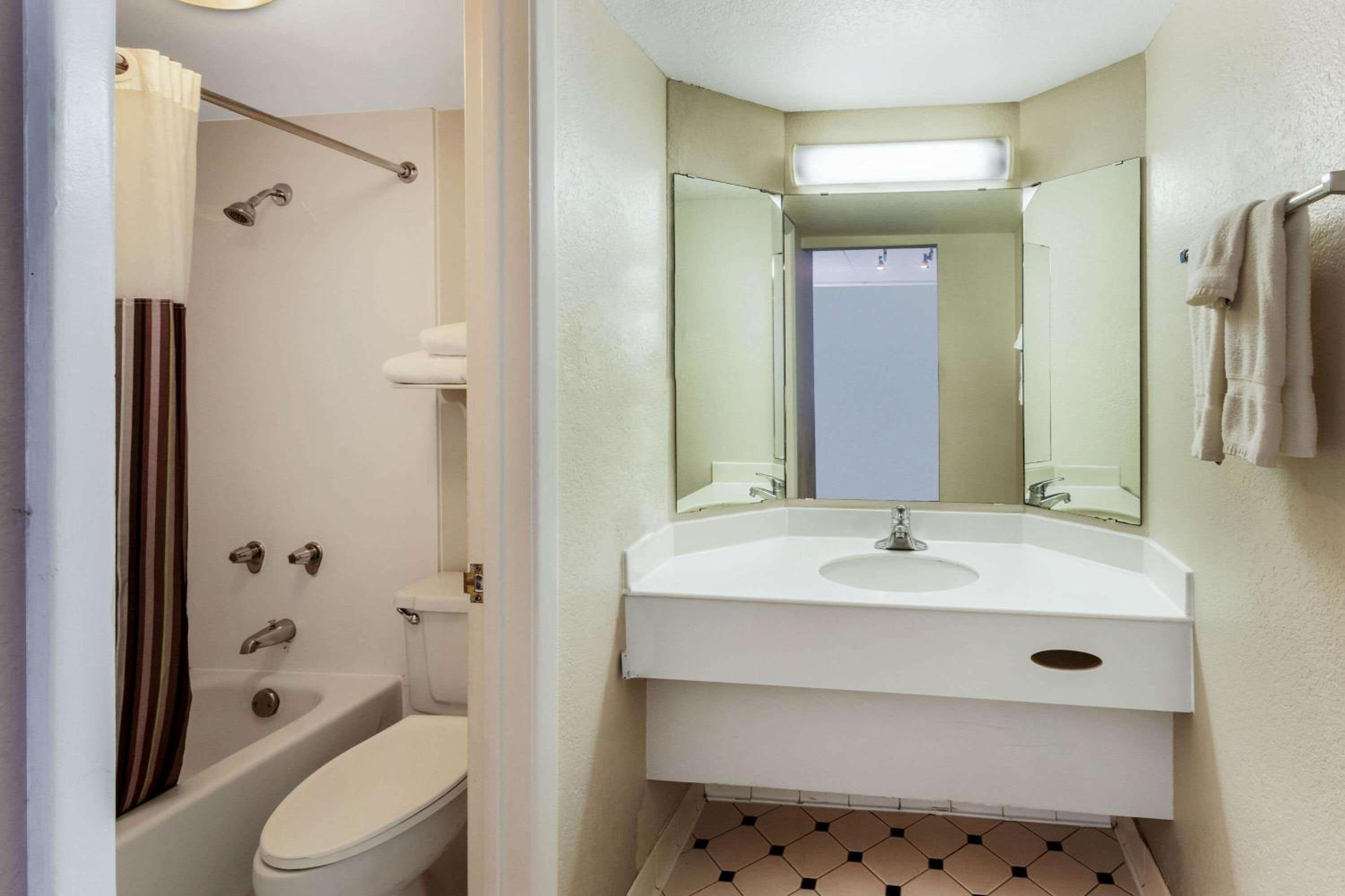 Double Room with Two Double Beds - Photo 4