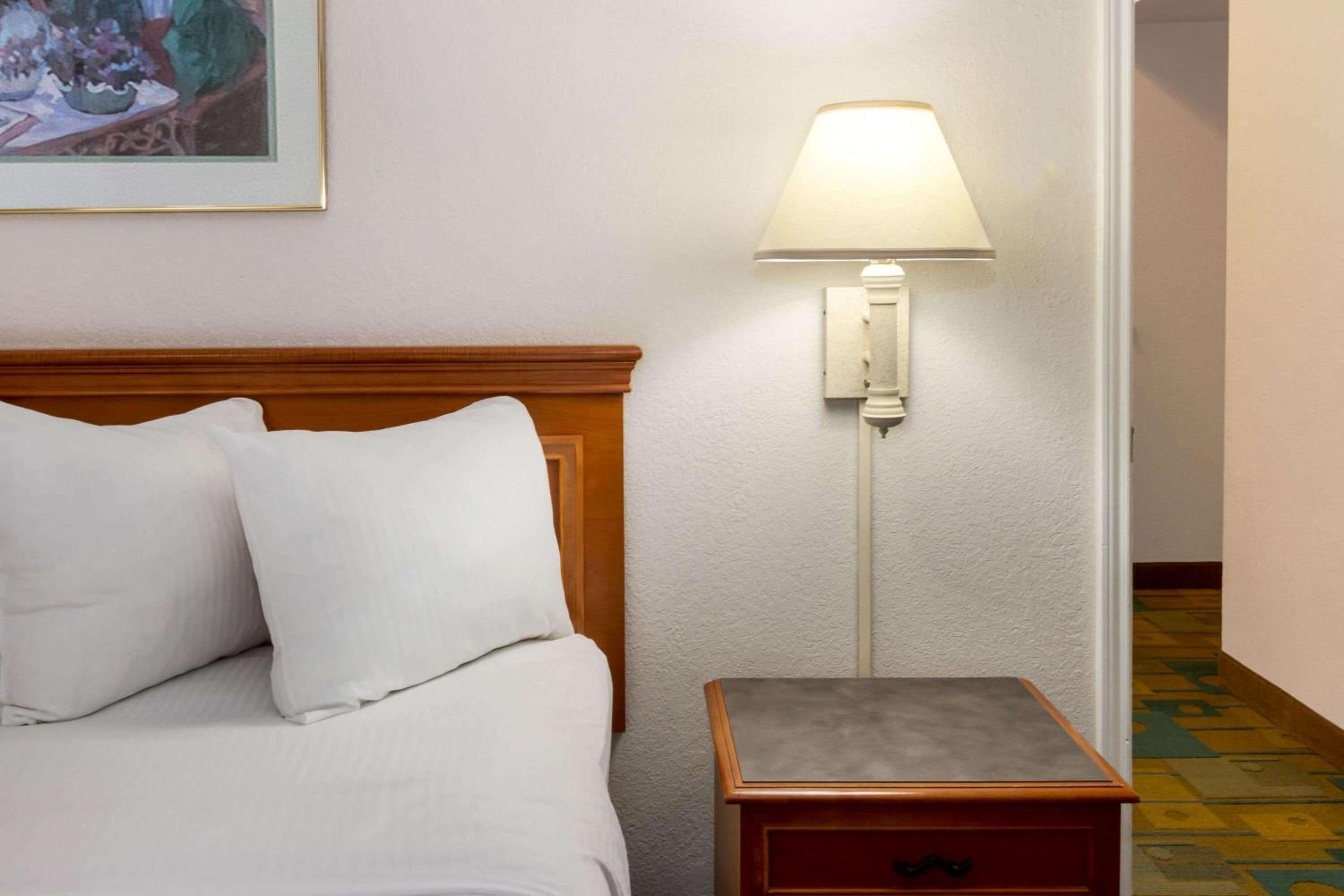 Double Room with Two Double Beds - Photo 2